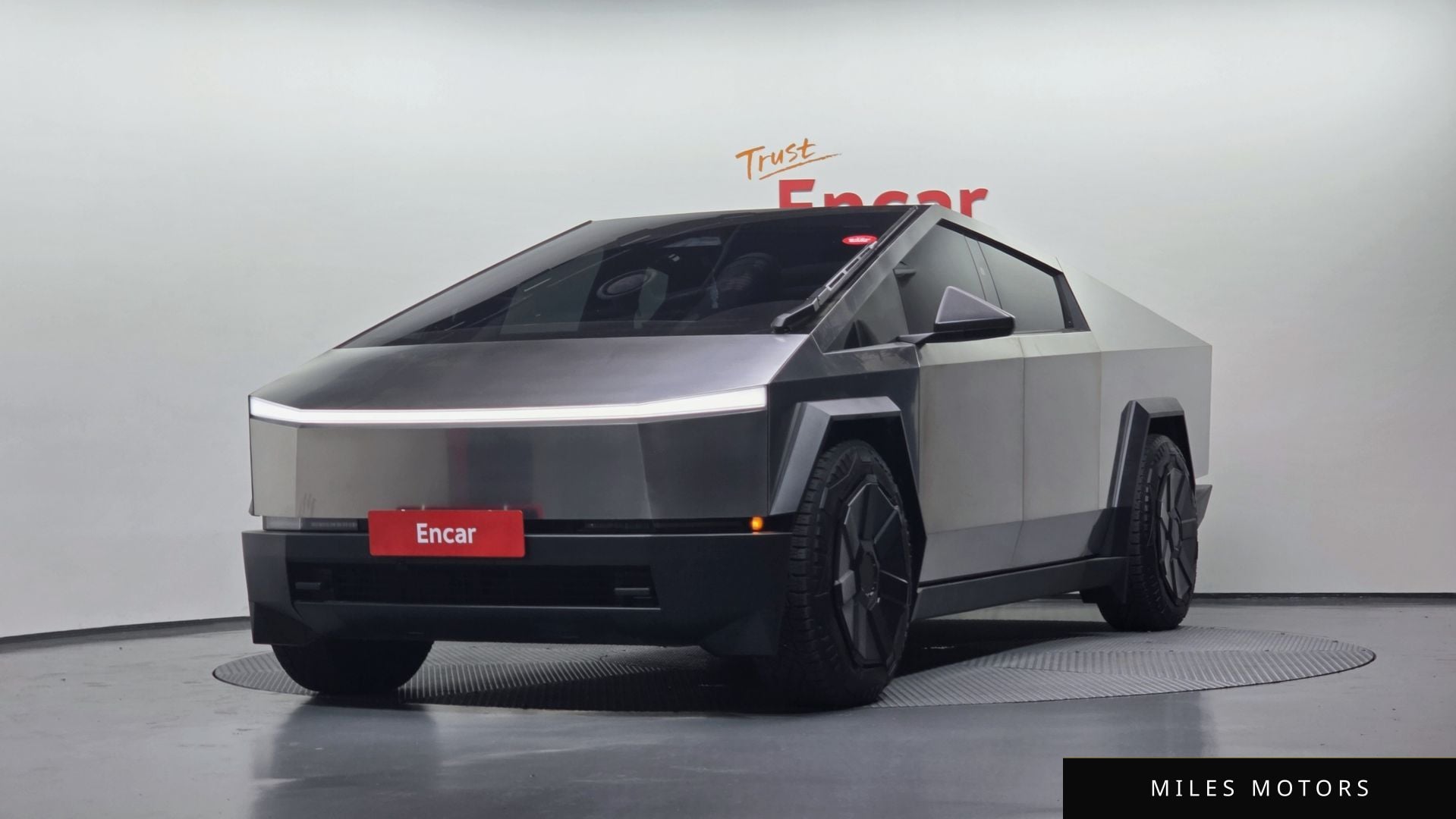 Tesla Cybertruck 2025 — фото 1 из 12