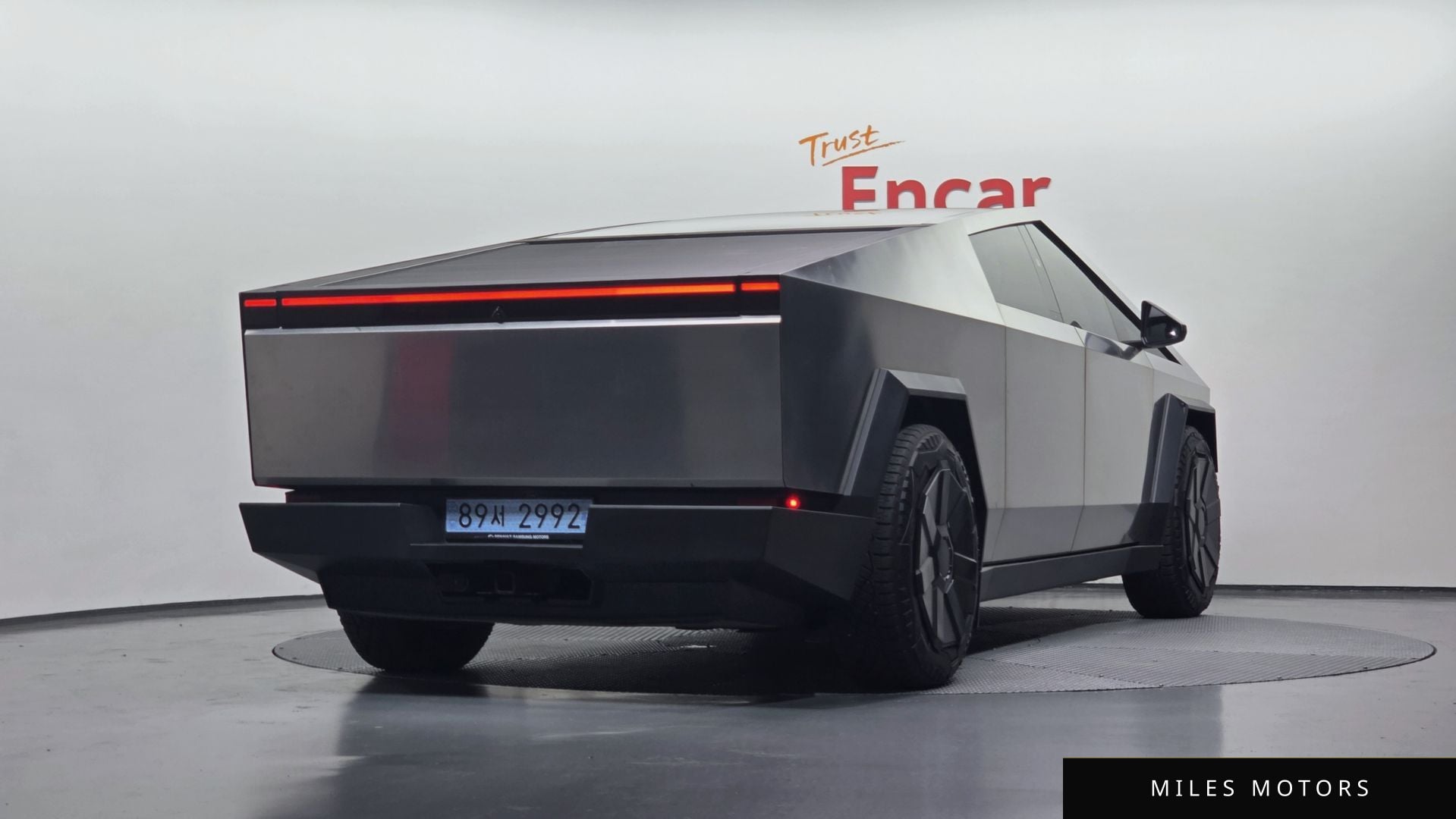 Tesla Cybertruck 2025 — миниатюра 2