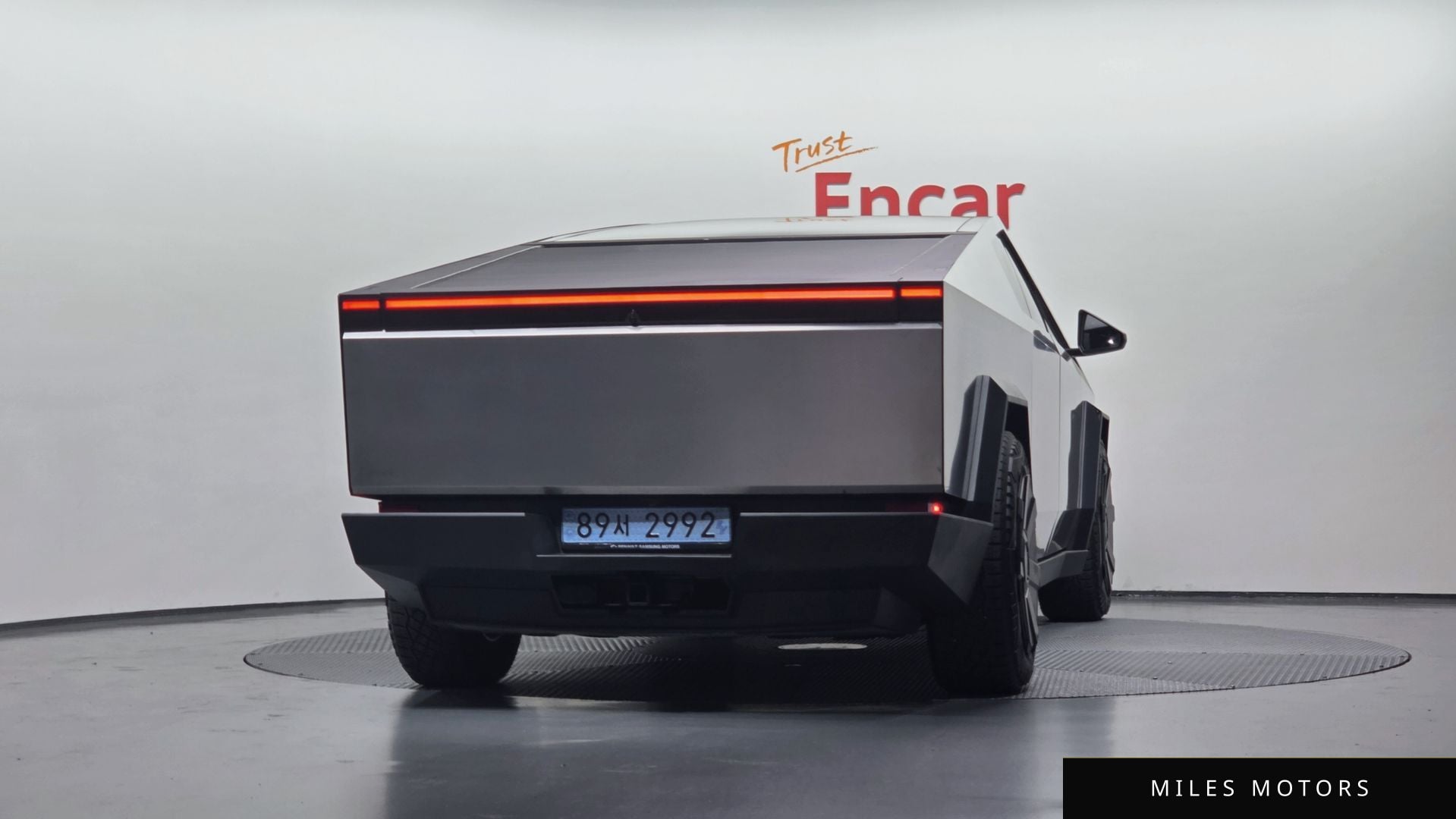 Tesla Cybertruck 2025 — миниатюра 4