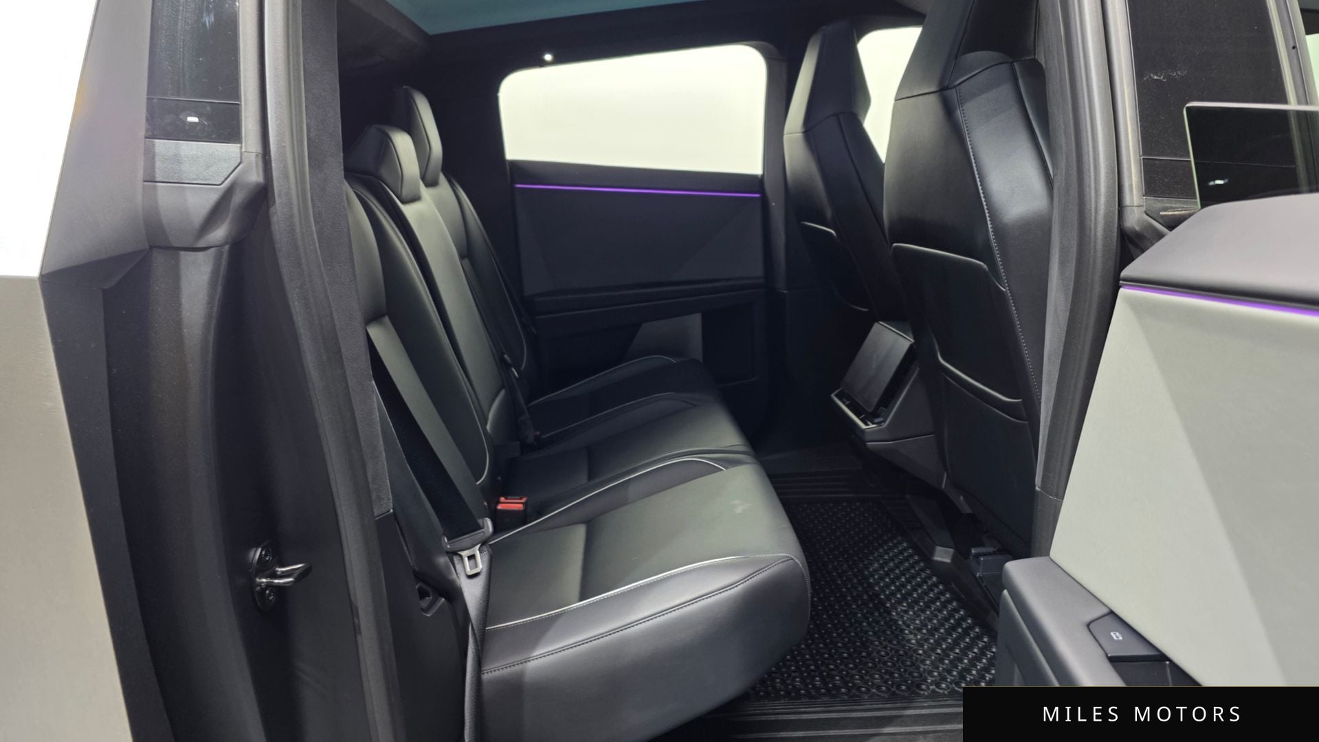 Tesla Cybertruck 2025 — миниатюра 12