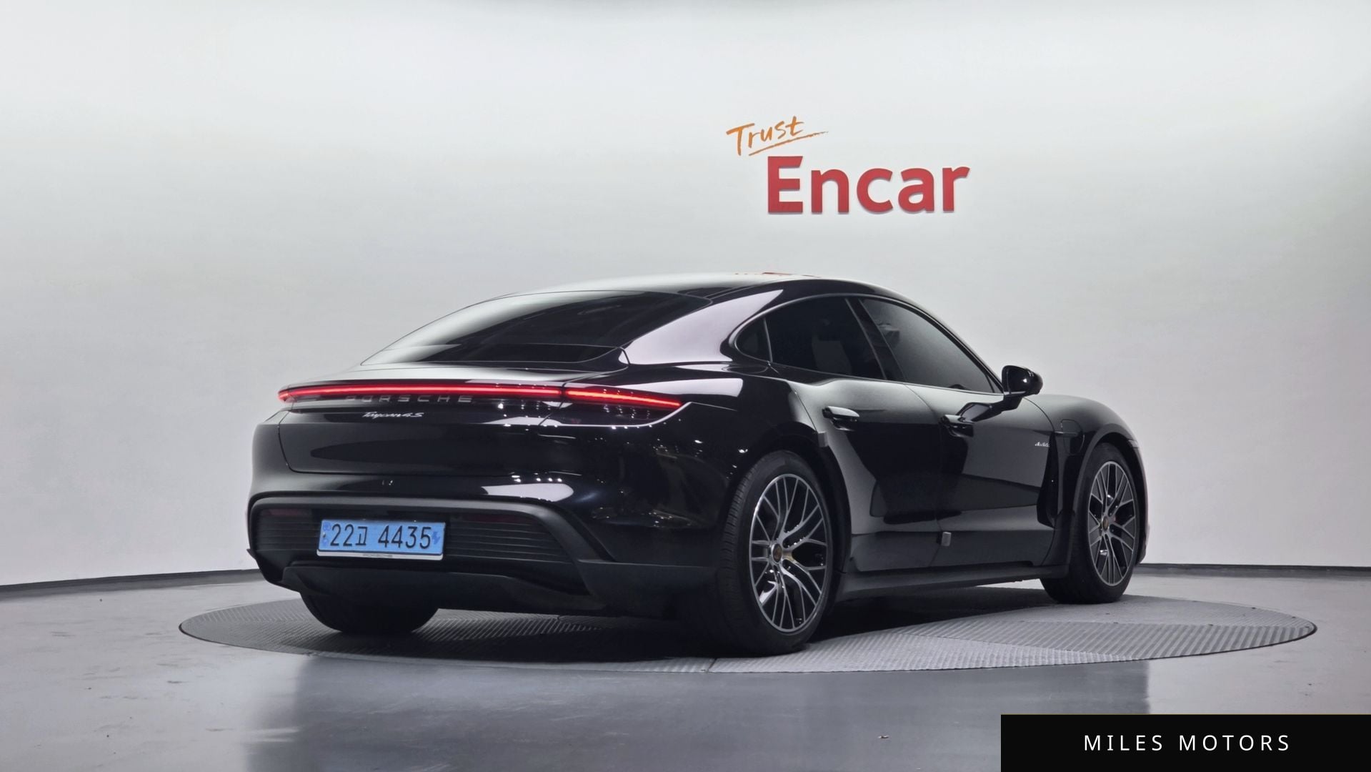 Porsche Taycan 2022 — миниатюра 2