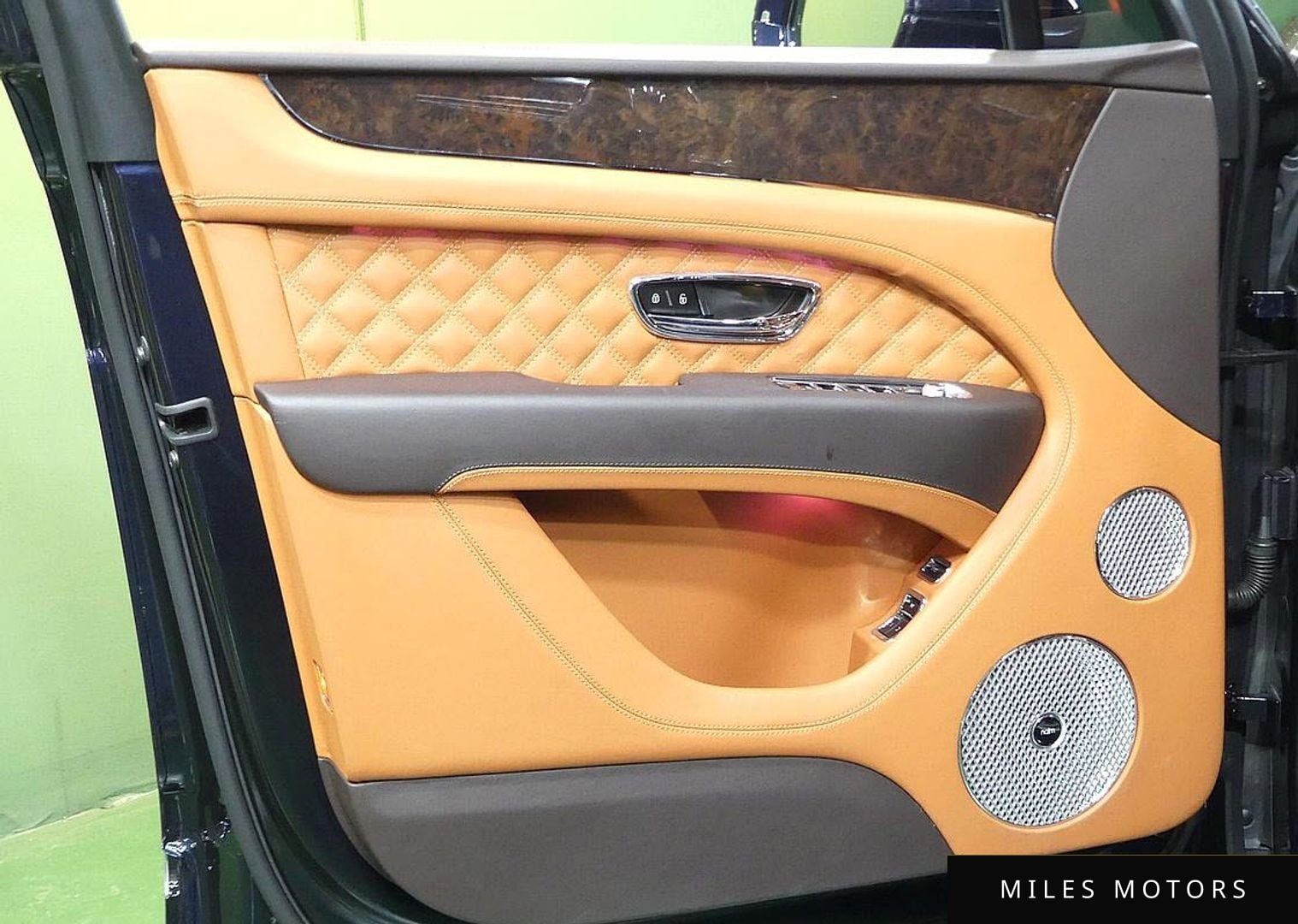 Bentley Bentayga 2021 — миниатюра 12