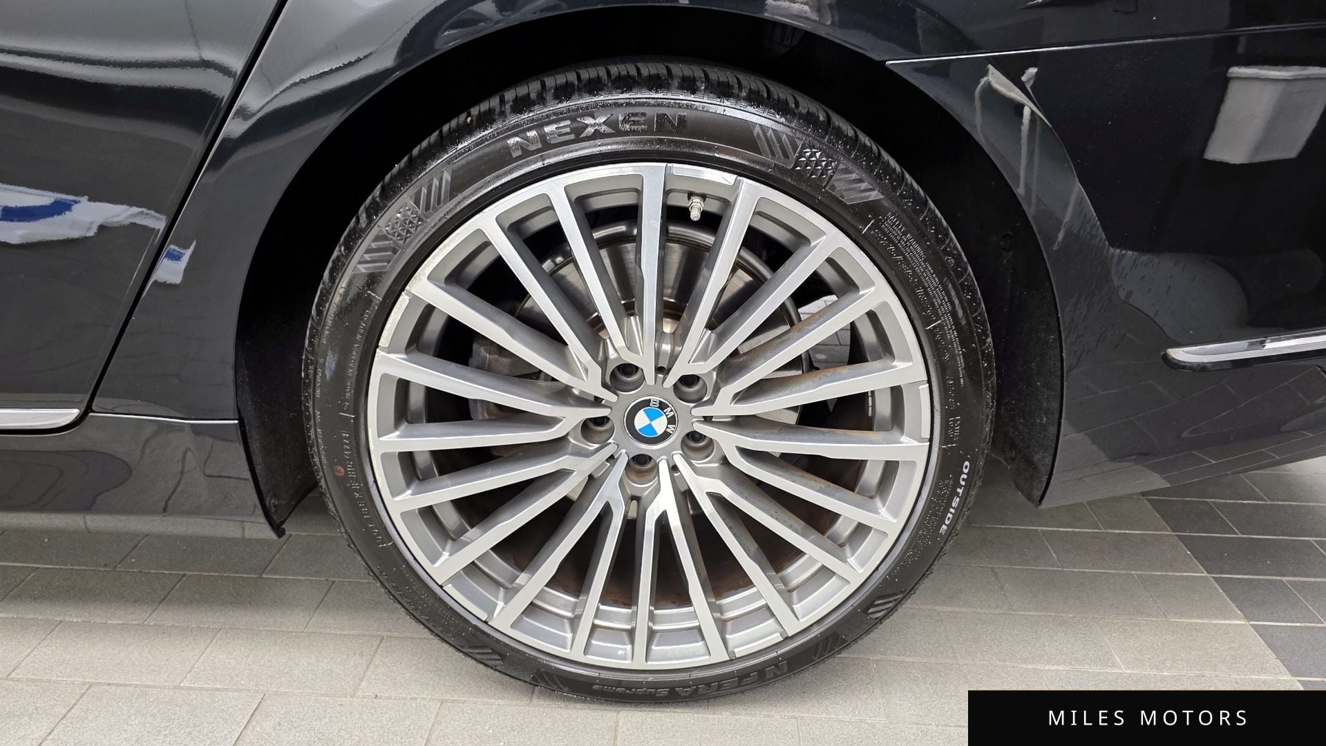 BMW 7 Series (G11) 2021 — миниатюра 7