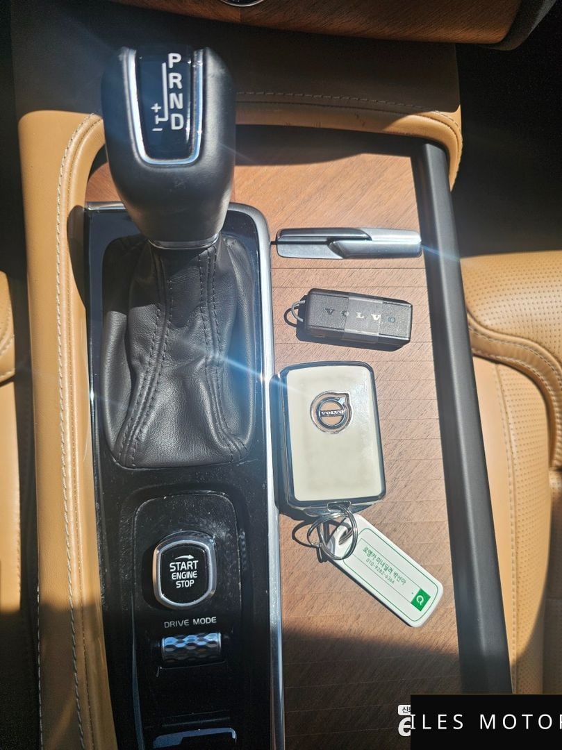 Volvo XC90 2019 — миниатюра 12