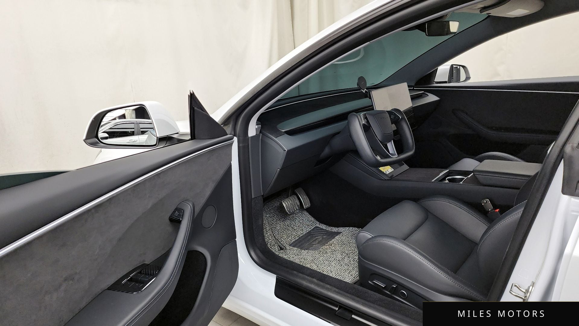 Tesla Model 3 2024 — миниатюра 10