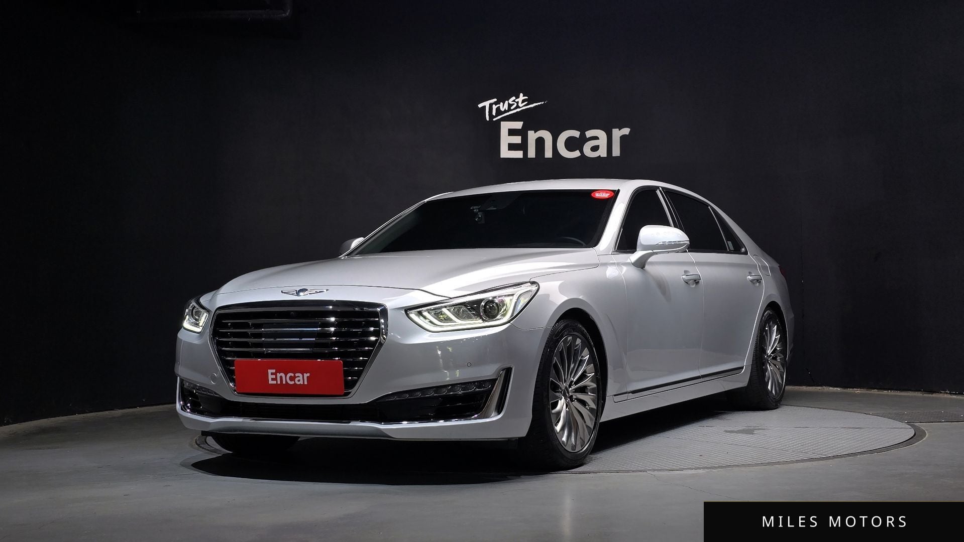 Genesis EQ900 2018 — фото 1 из 12