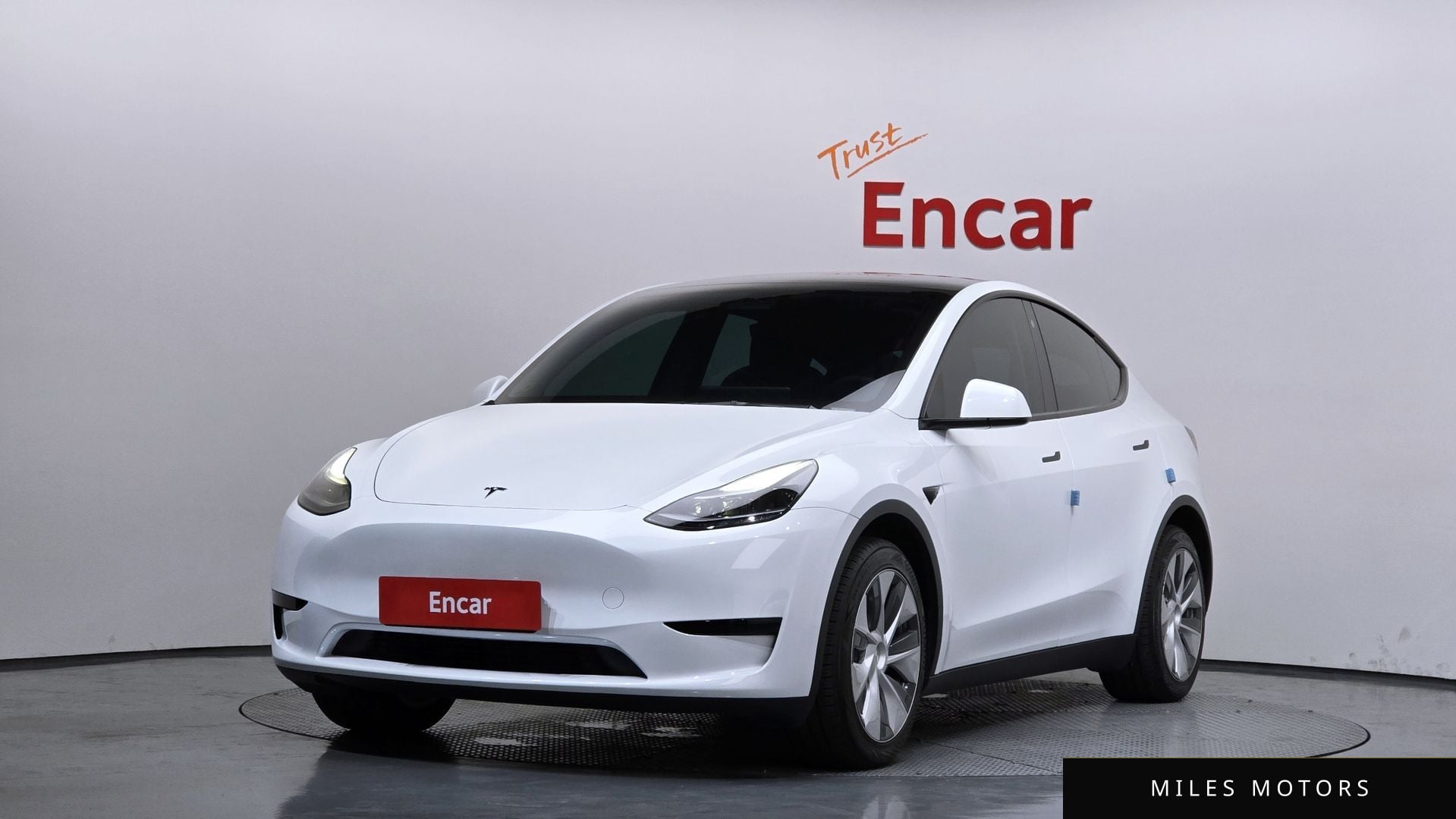 Tesla Model Y 2024 — фото 1 из 12