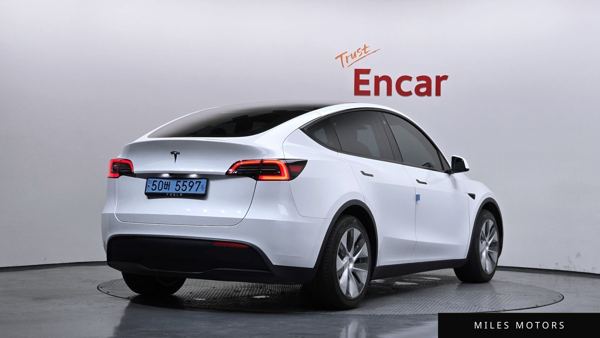 Tesla Model Y 2024 — миниатюра 2