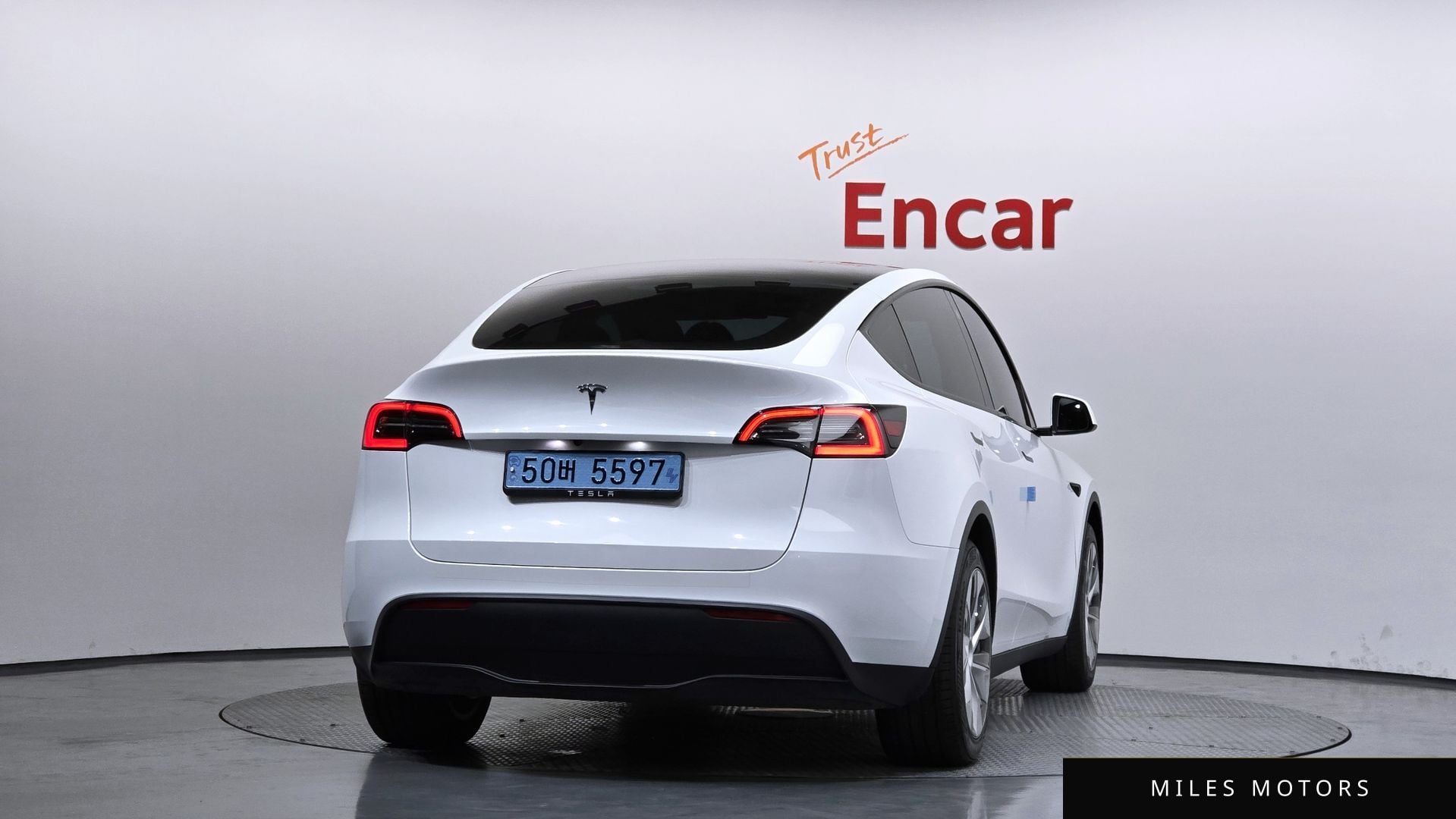 Tesla Model Y 2024 — миниатюра 4