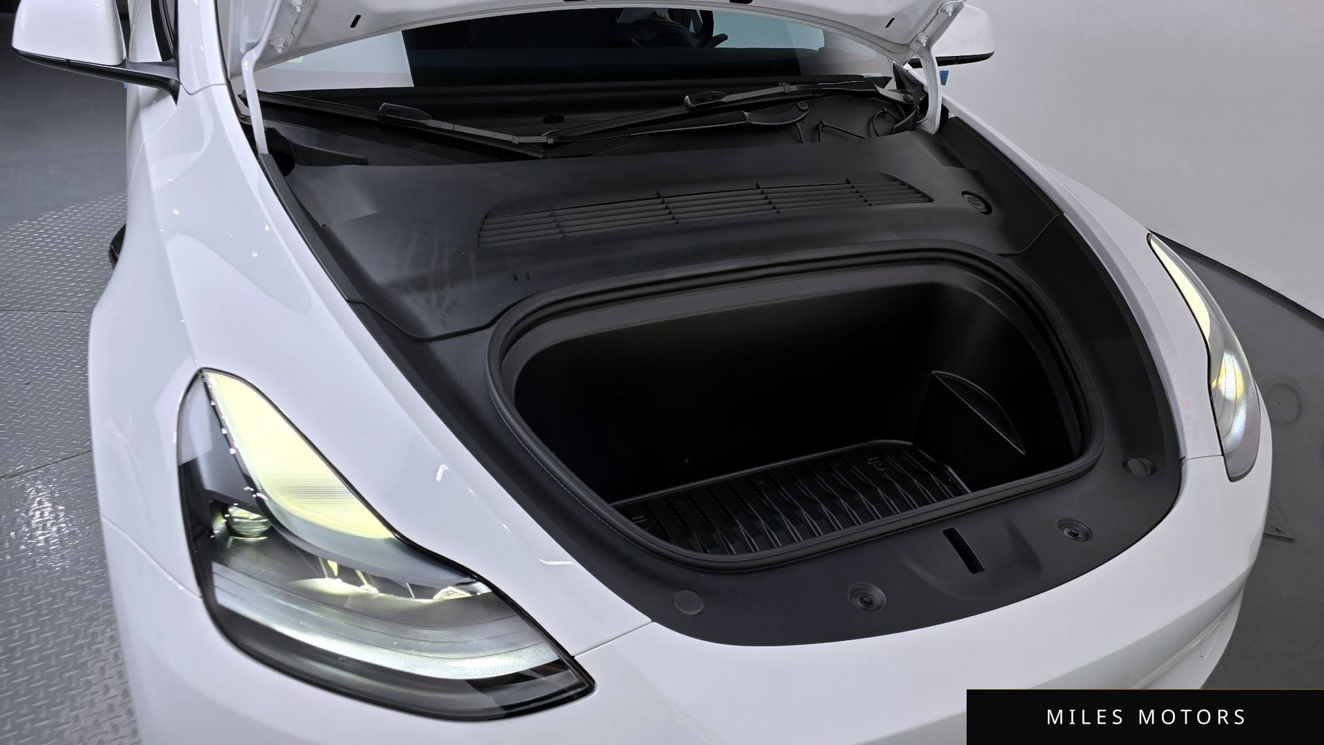Tesla Model Y 2024 — миниатюра 6