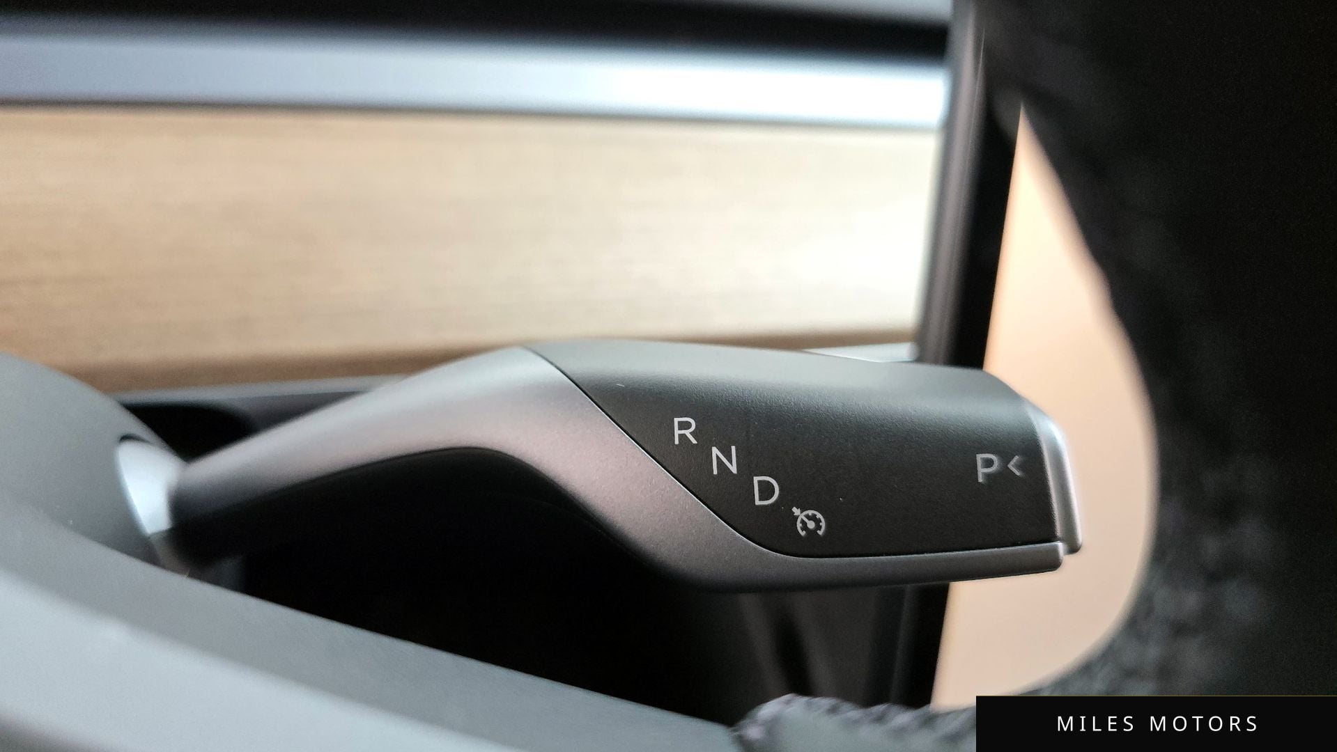 Tesla Model Y 2024 — миниатюра 9
