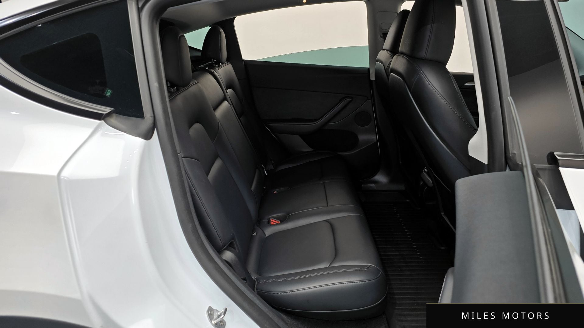 Tesla Model Y 2024 — миниатюра 11