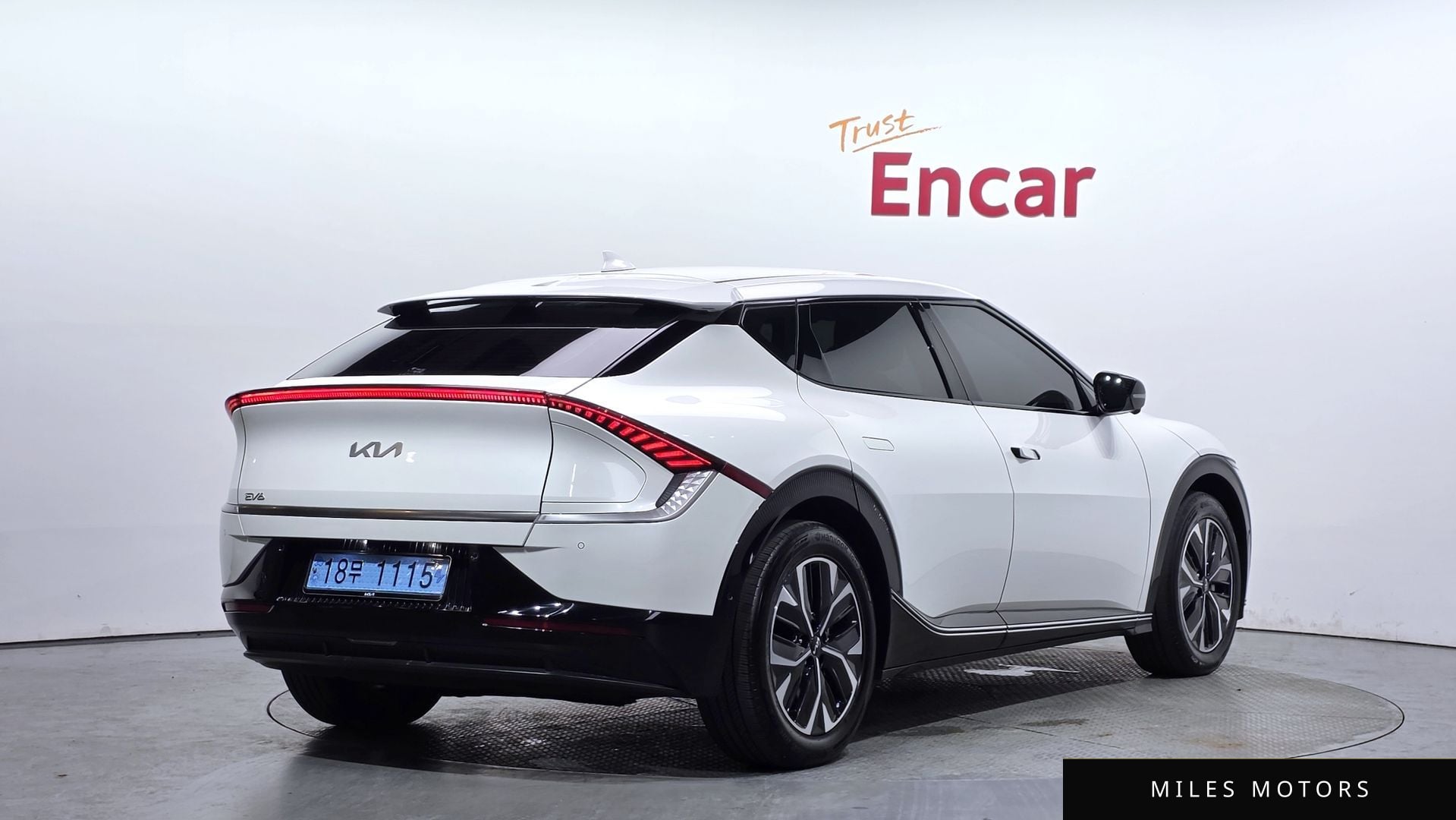 Kia EV6 2023 — миниатюра 2