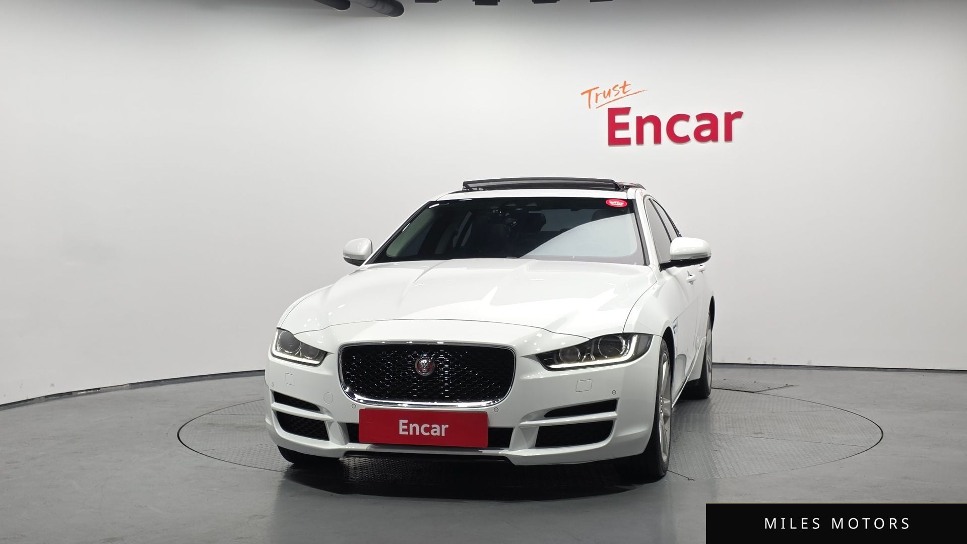 Jaguar XE 2016 — миниатюра 3