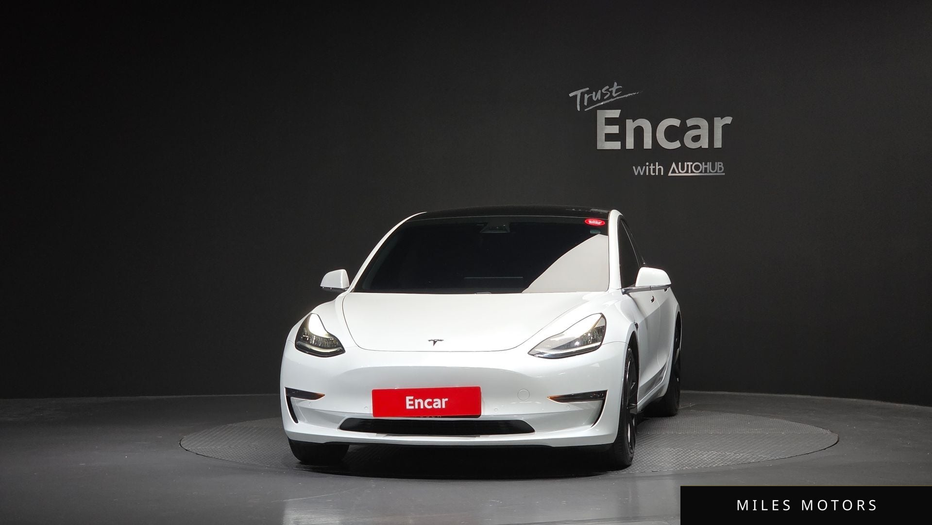 Tesla Model 3 2020 — миниатюра 3