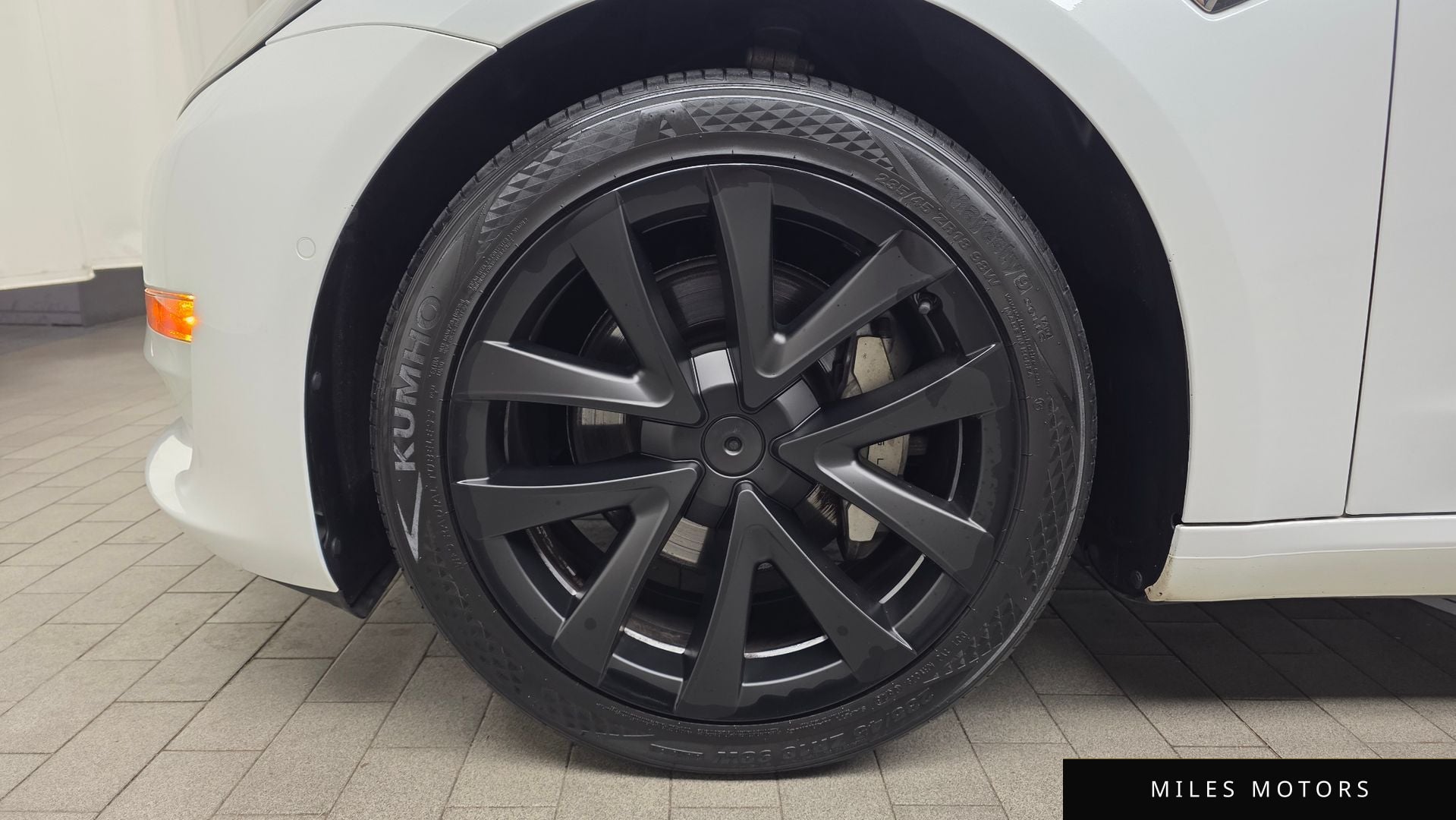 Tesla Model 3 2020 — миниатюра 5