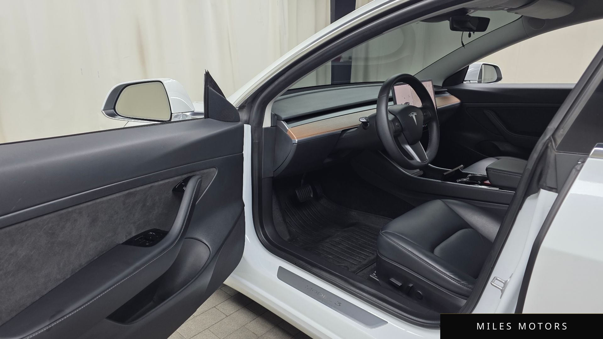 Tesla Model 3 2020 — миниатюра 10