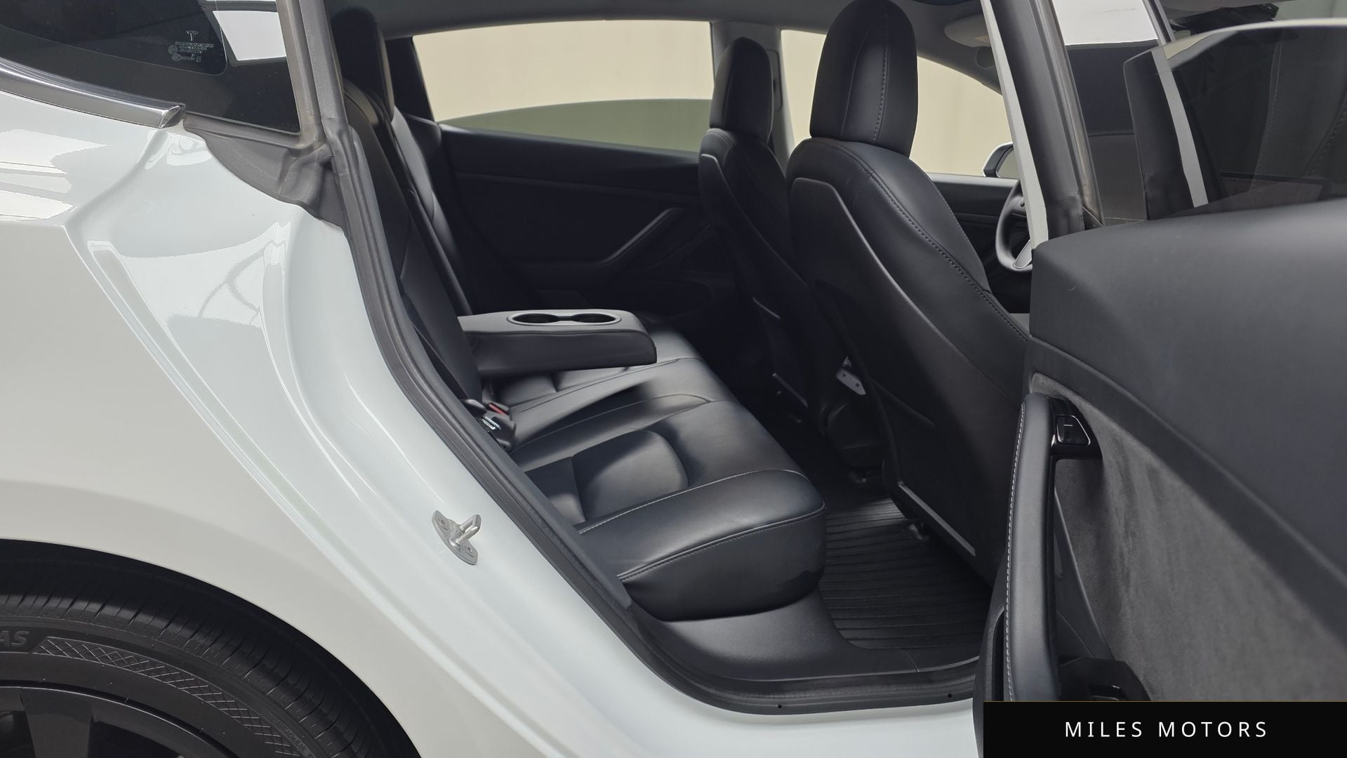 Tesla Model 3 2020 — миниатюра 12