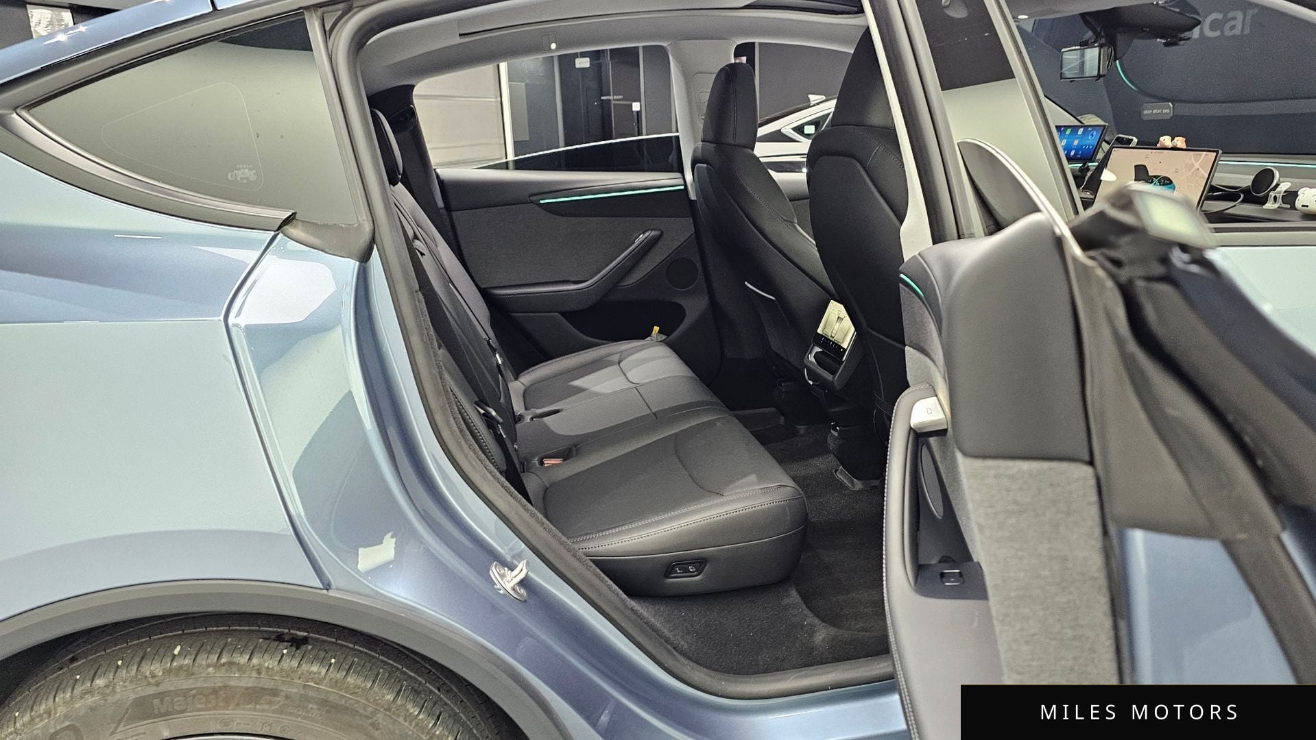 Tesla Model Y 2025 — миниатюра 12