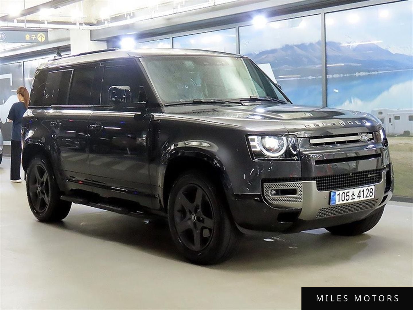 Land Rover Defender 2023 — фото 1 из 12