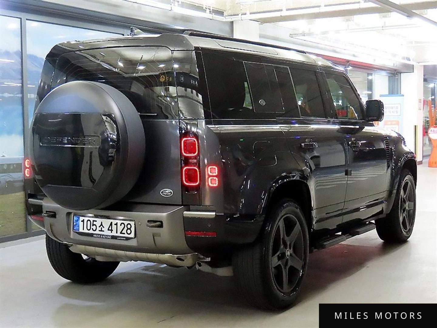Land Rover Defender 2023 — миниатюра 4