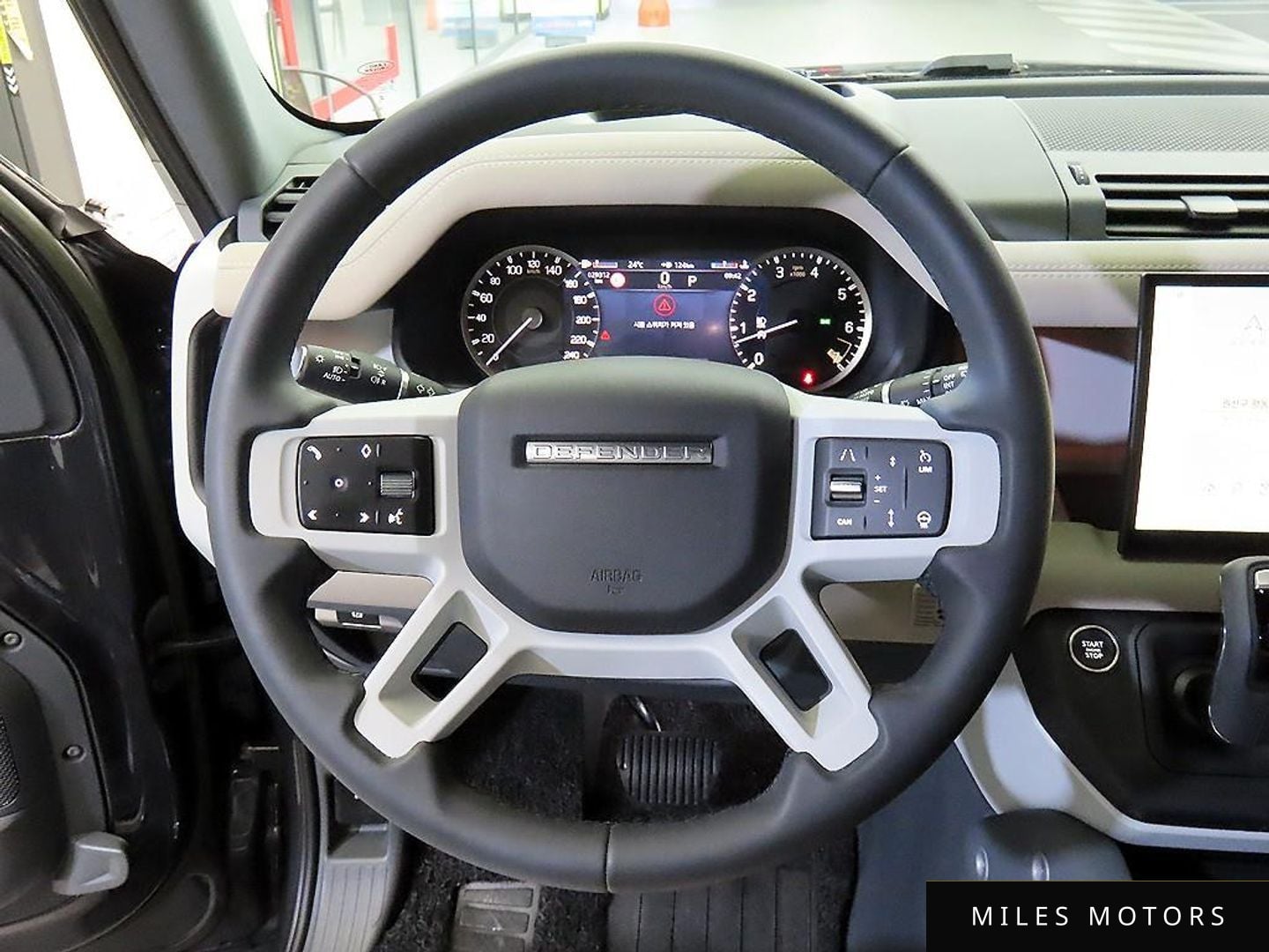Land Rover Defender 2023 — миниатюра 8