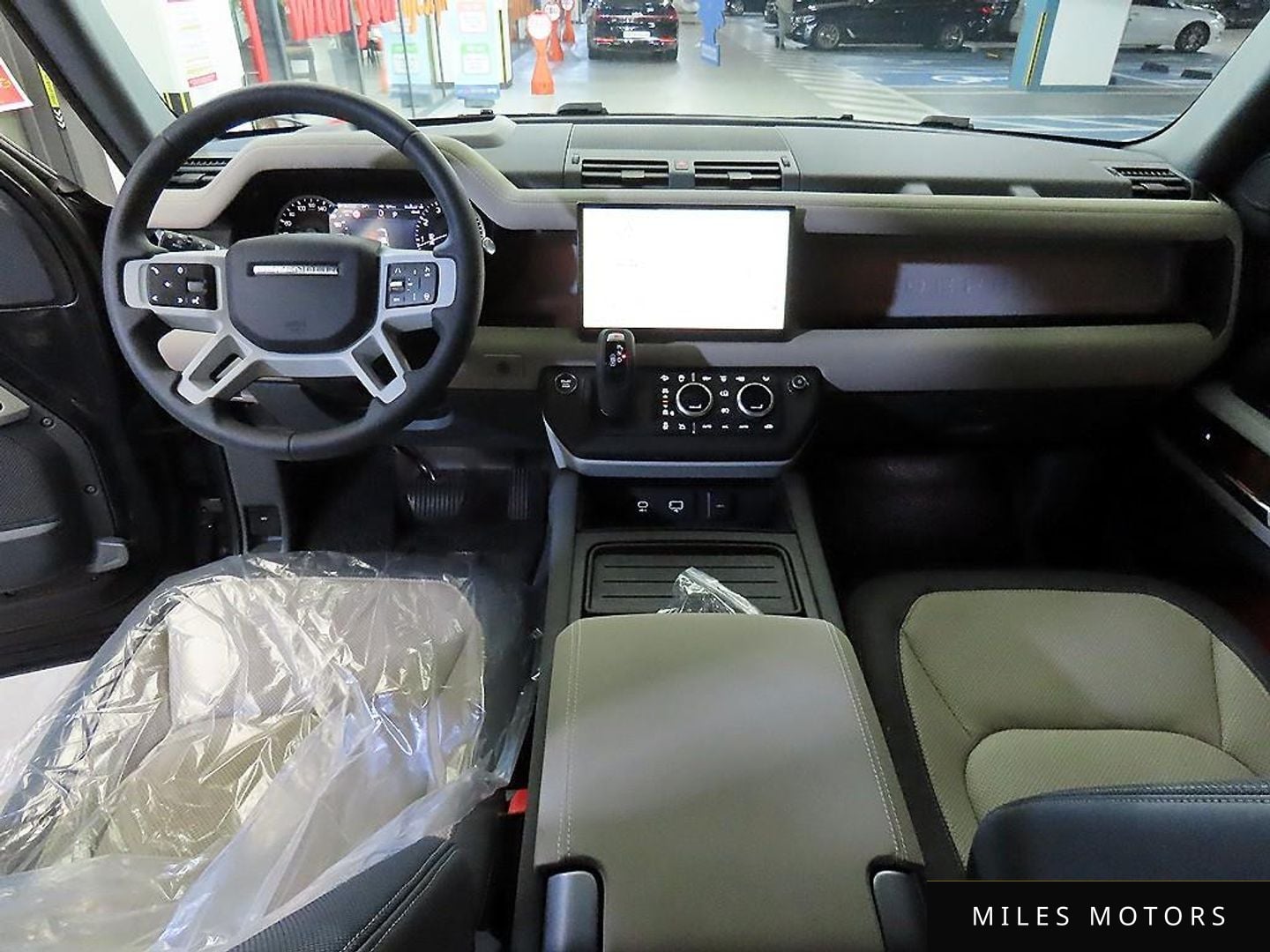 Land Rover Defender 2023 — миниатюра 10
