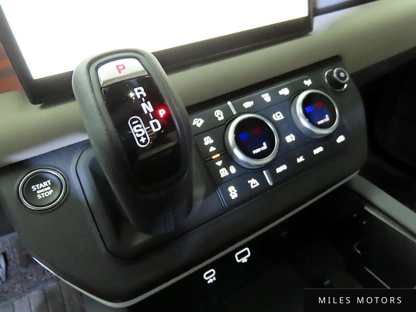 Land Rover Defender 2023 — миниатюра 12