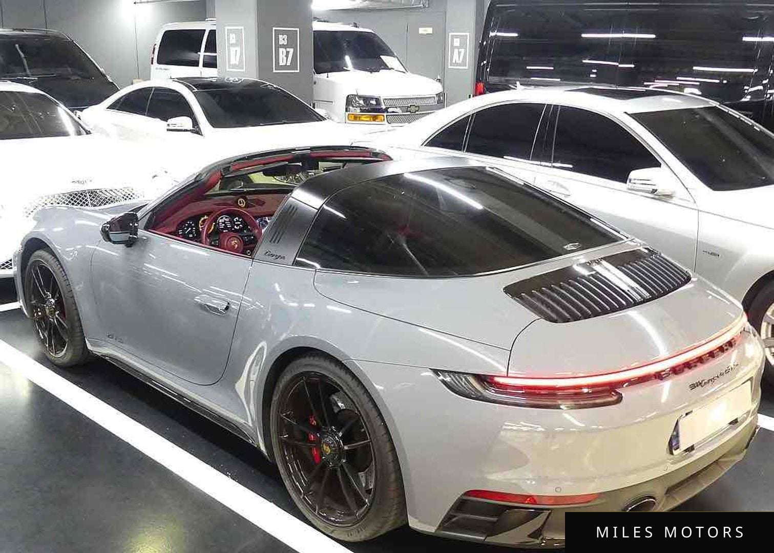Porsche 911 (992) 2024 — миниатюра 2