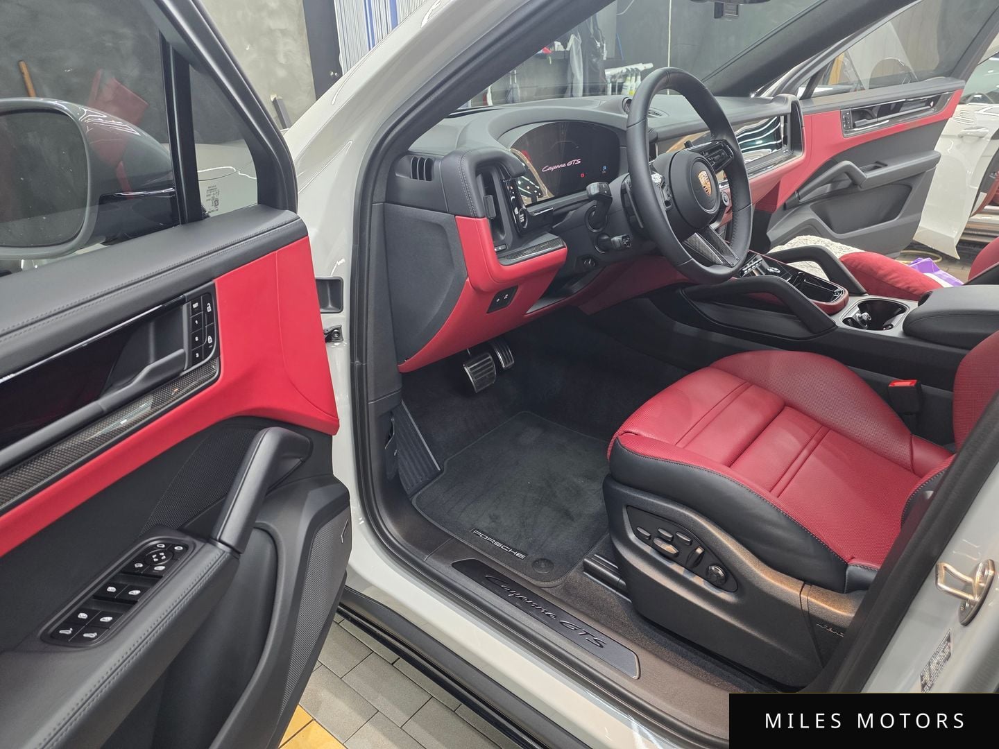 Porsche Cayenne 2025 — миниатюра 11