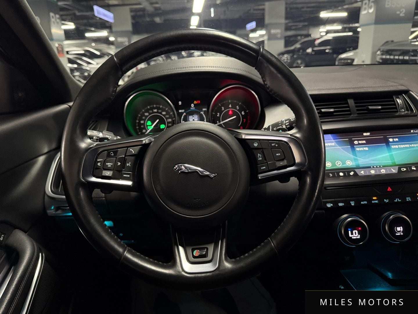 Jaguar E-PACE 2018 — миниатюра 8