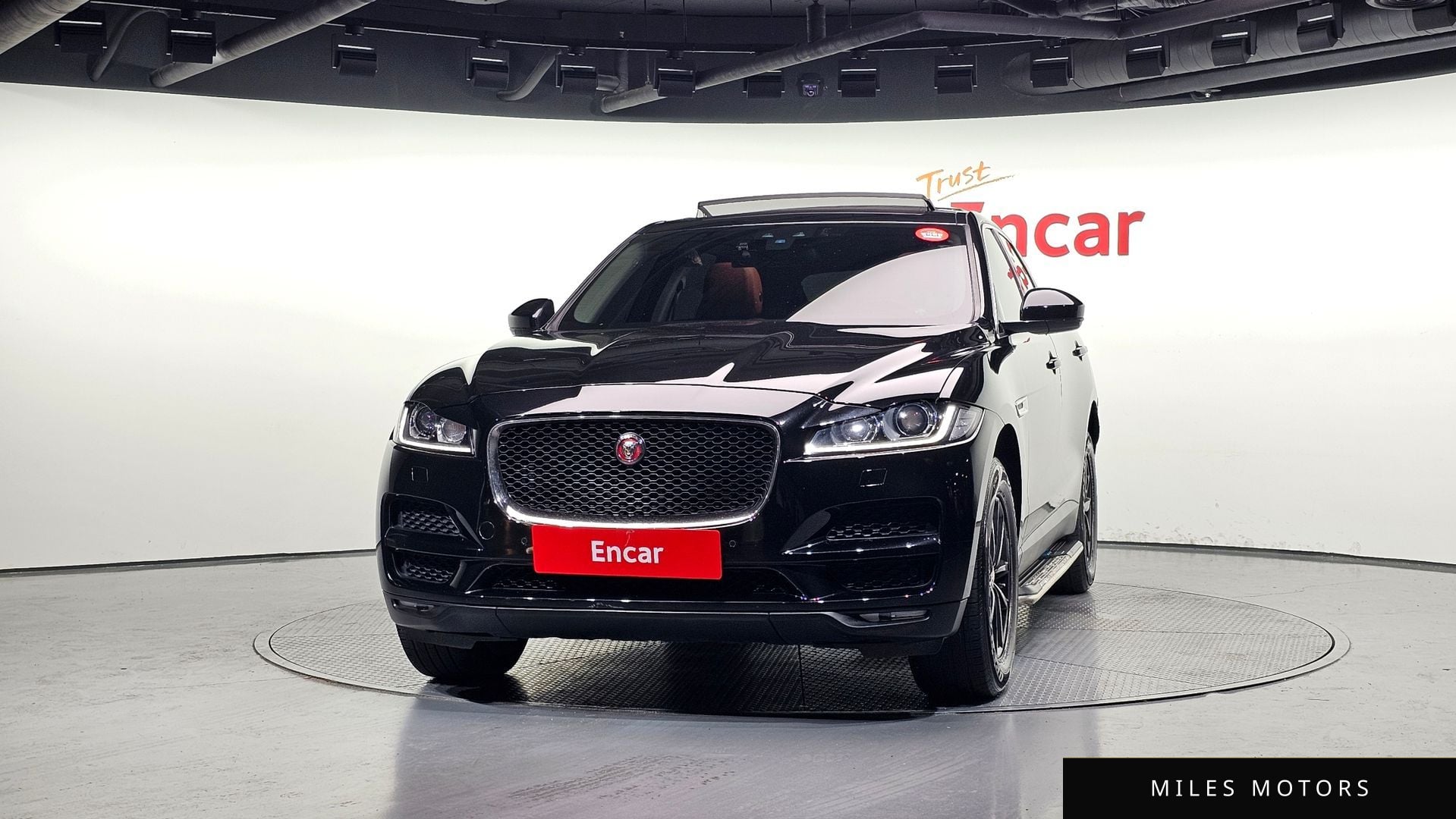 Jaguar F-PACE 2018 — миниатюра 3