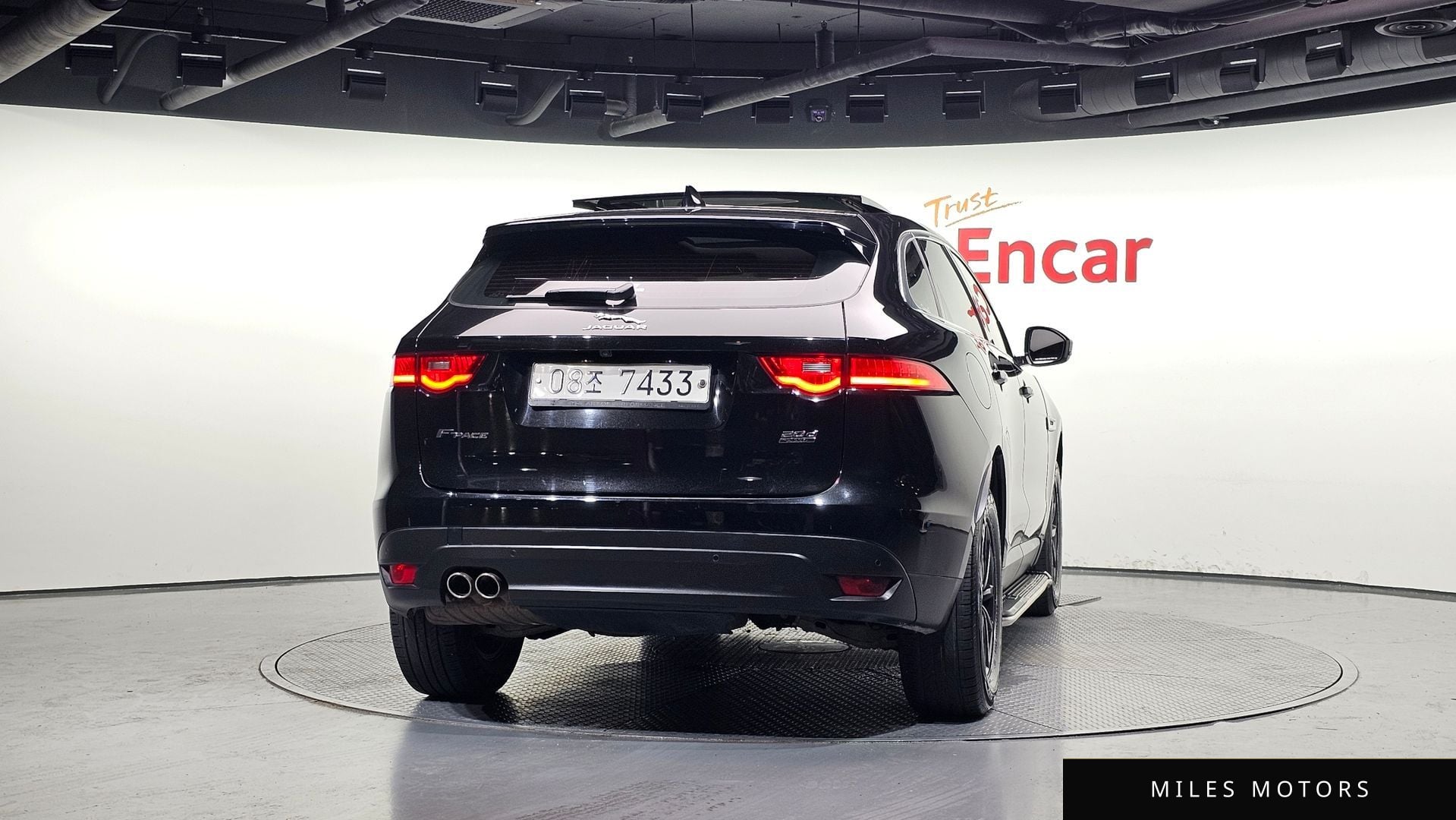 Jaguar F-PACE 2018 — миниатюра 4