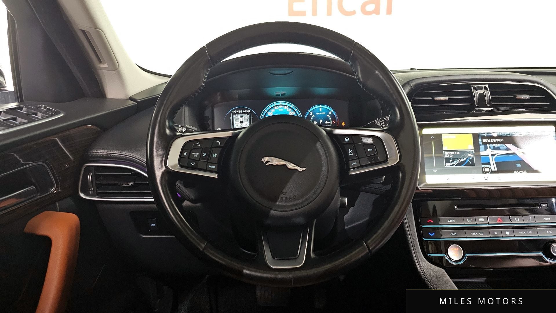 Jaguar F-PACE 2018 — миниатюра 12