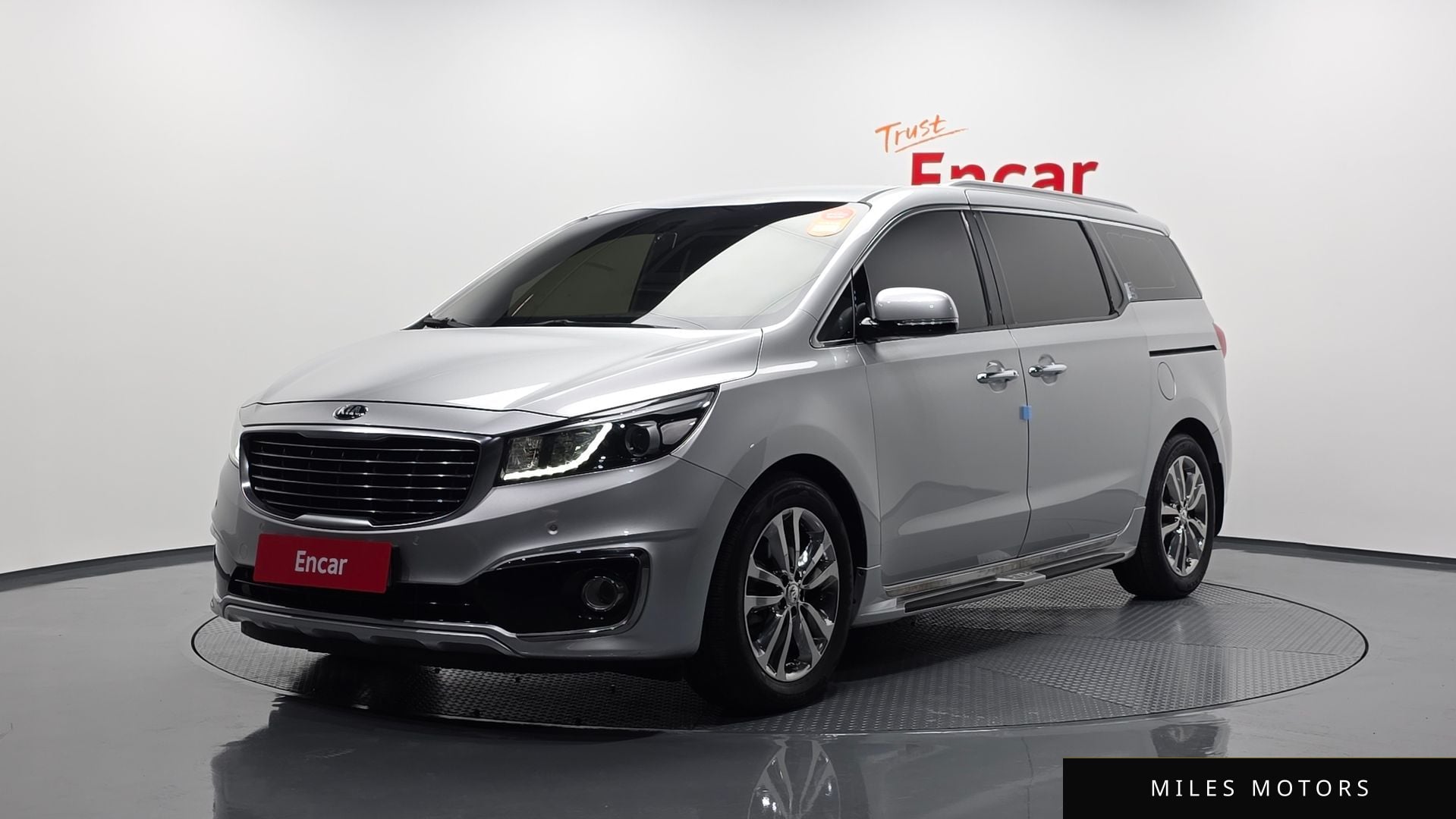 Kia Canival 2017 — фото 1 из 12