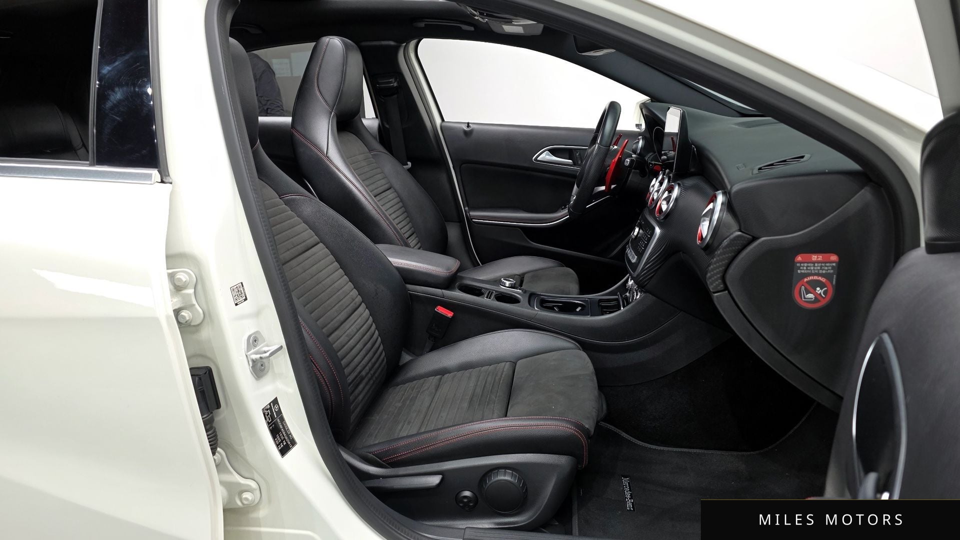 Mercedes-Benz A-Class W176 2018 — миниатюра 11