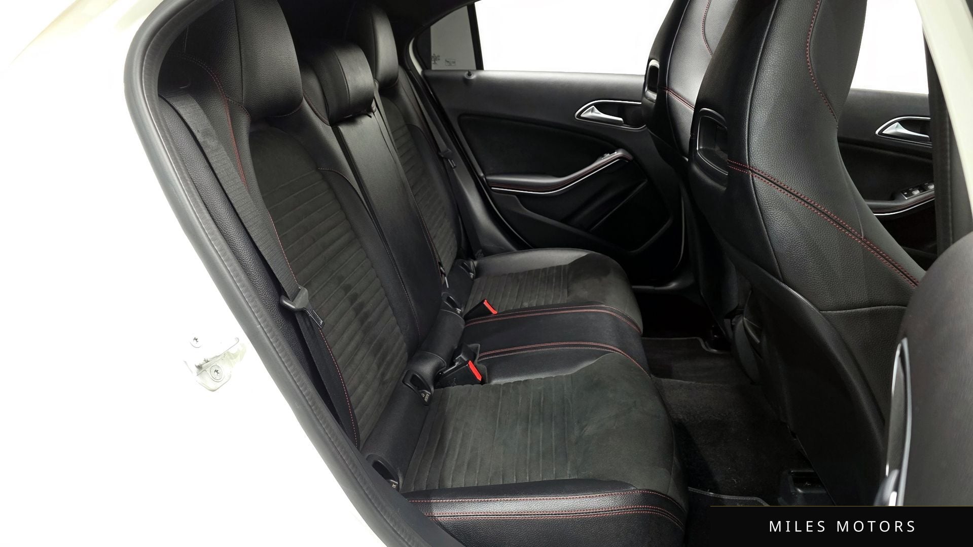 Mercedes-Benz A-Class W176 2018 — миниатюра 12