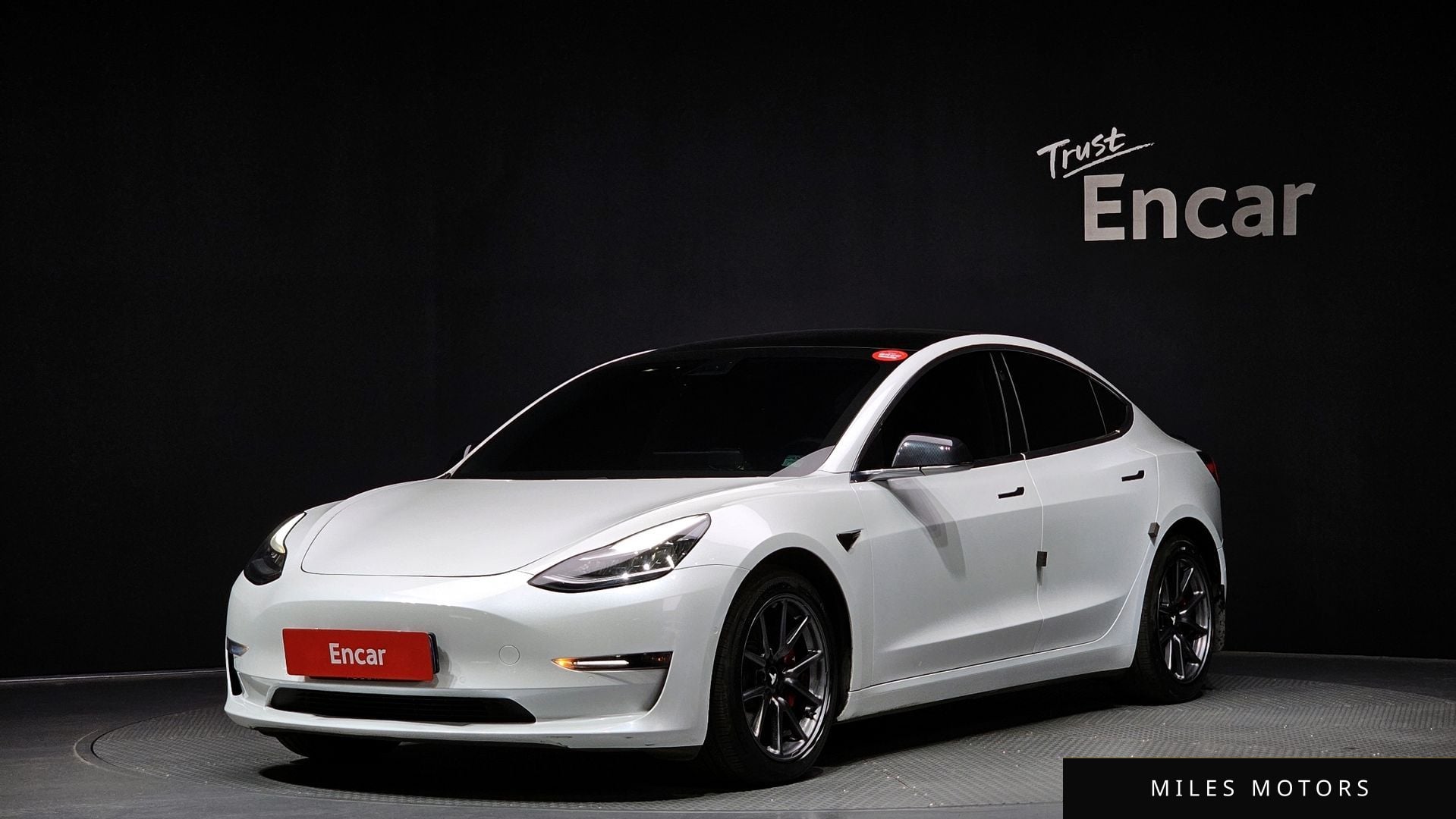 Tesla Model 3 2020 — фото 1 из 12