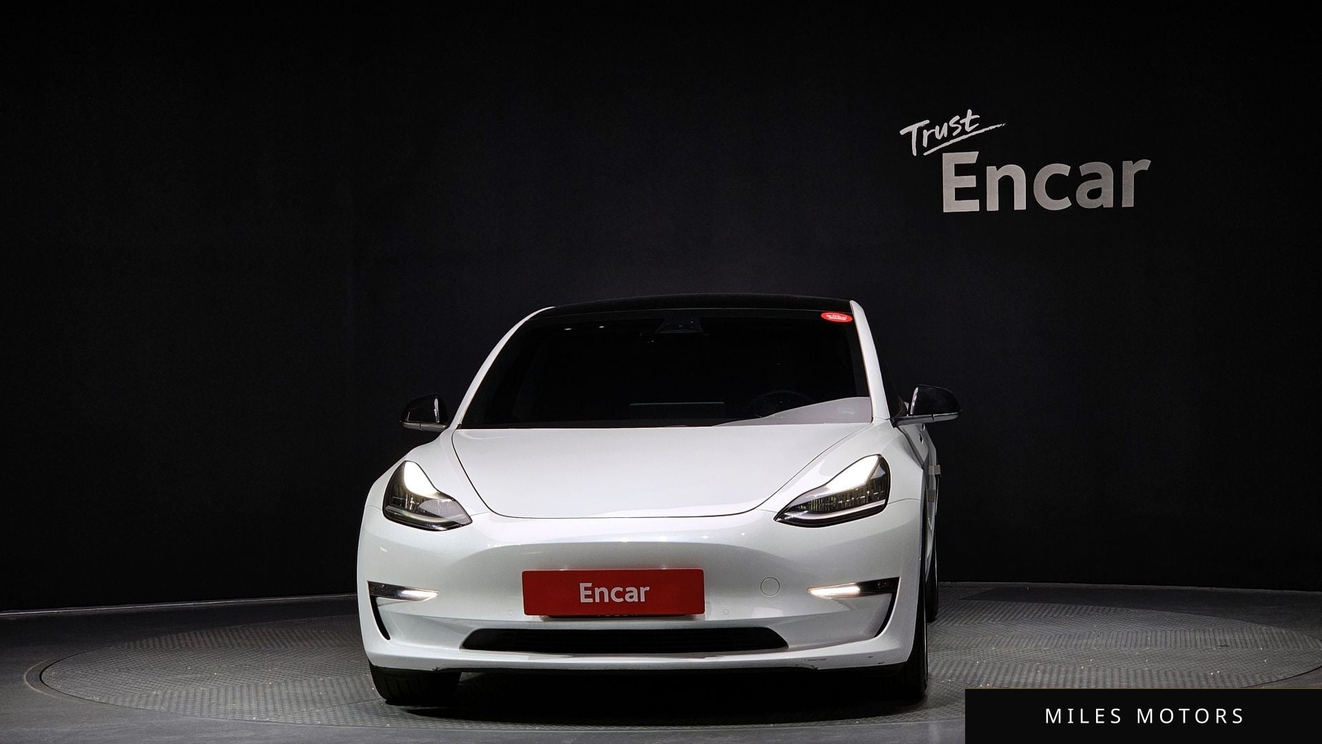 Tesla Model 3 2020 — миниатюра 3