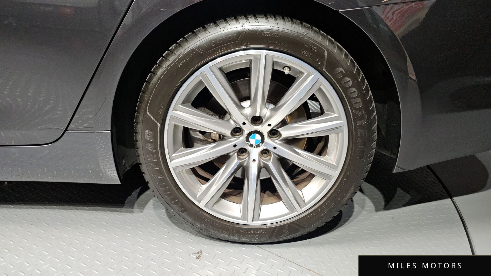 BMW 5 Series (G30) 2019 — миниатюра 7