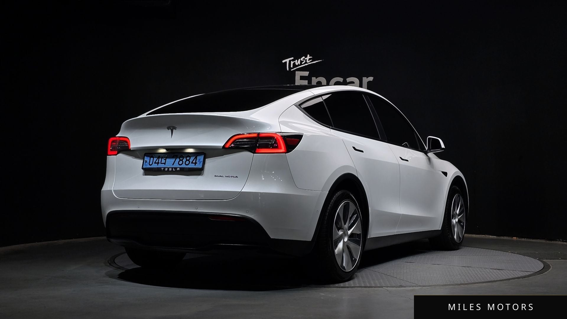 Tesla Model Y 2021 — миниатюра 2