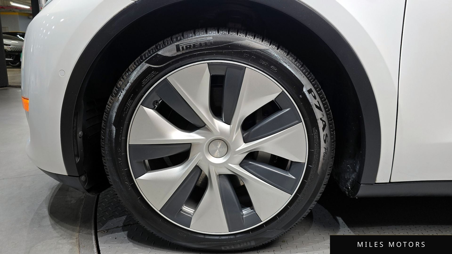 Tesla Model Y 2021 — миниатюра 5