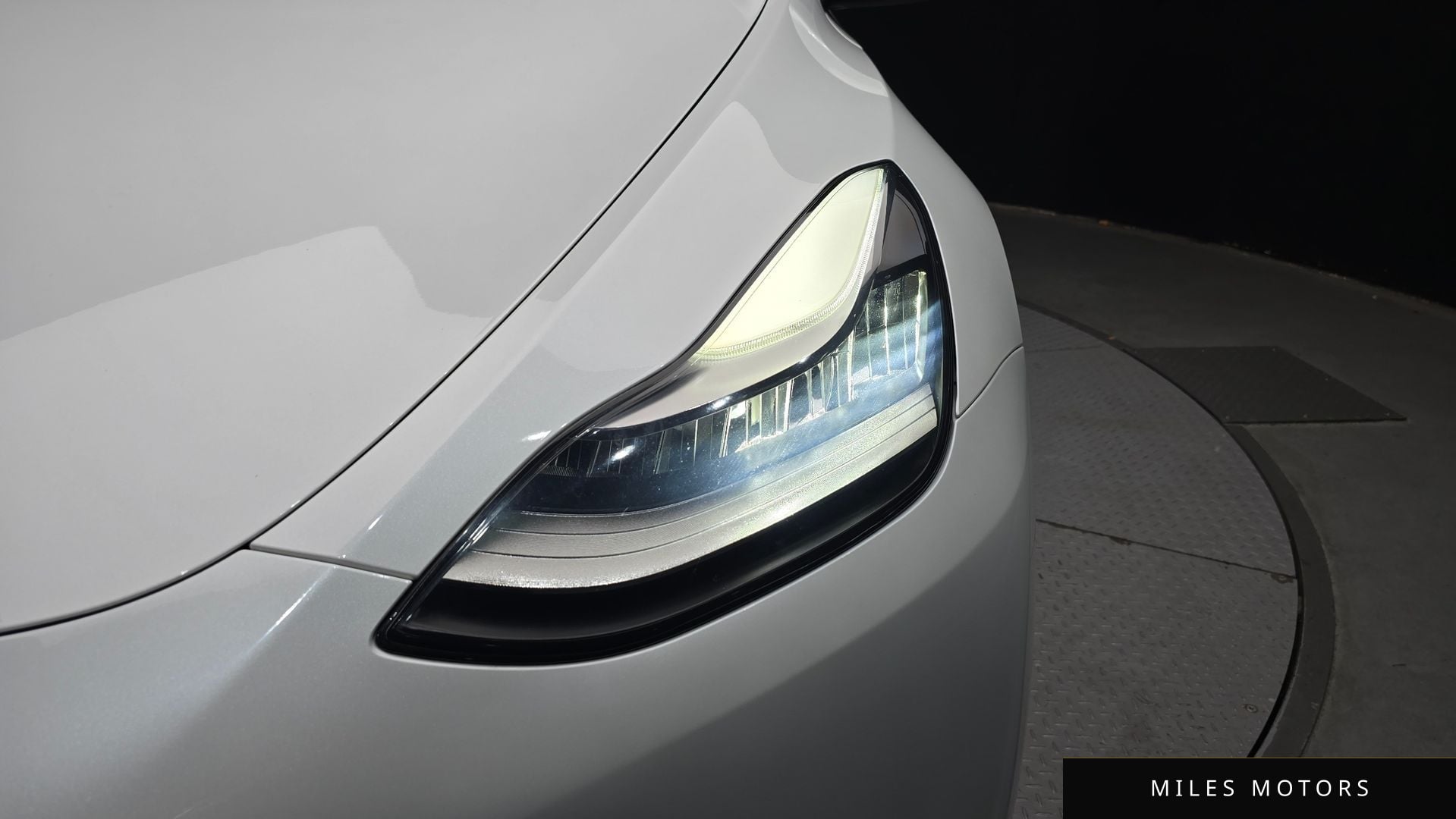 Tesla Model Y 2021 — миниатюра 8