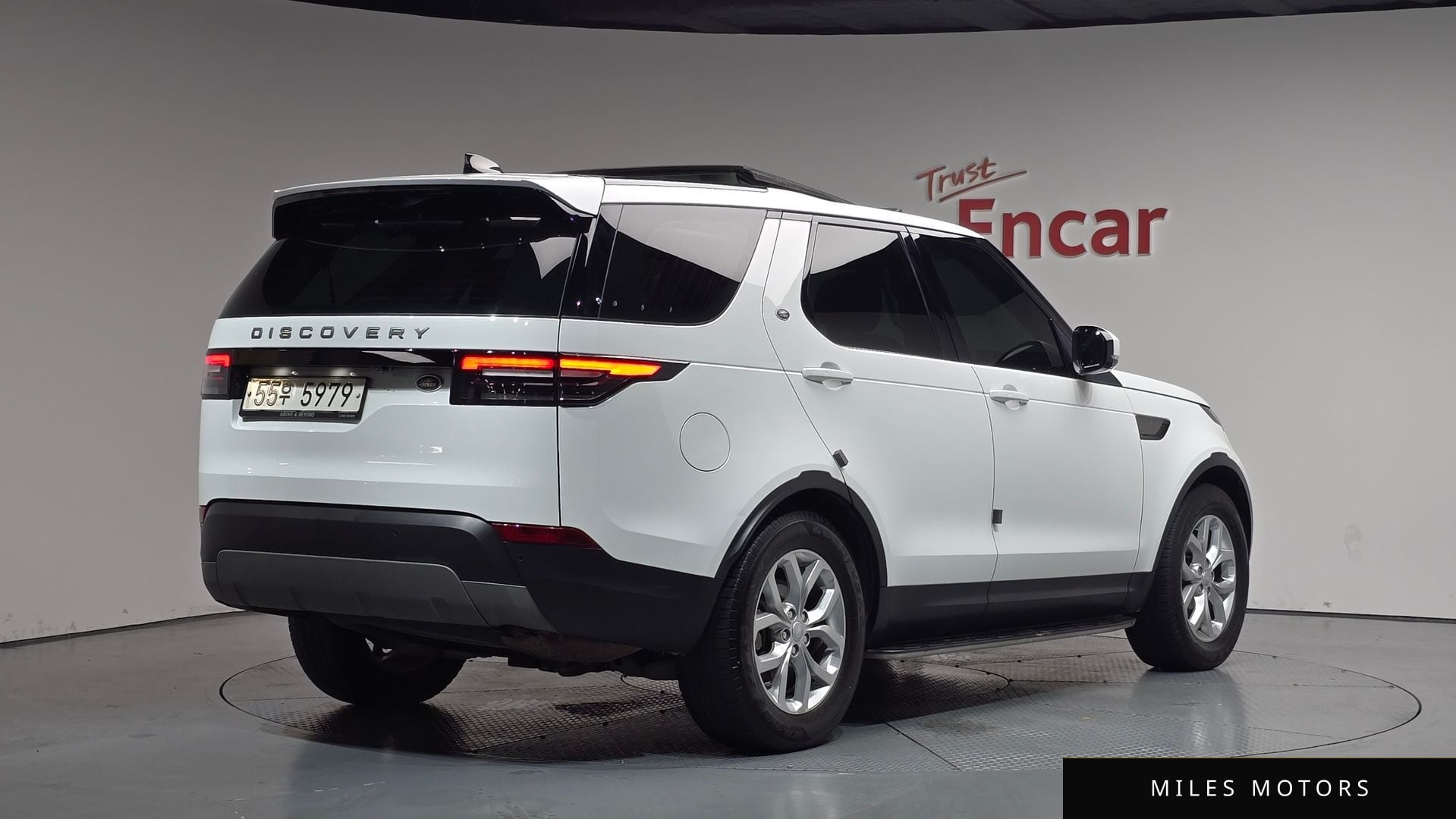 Land Rover Discovery 2018 — миниатюра 2