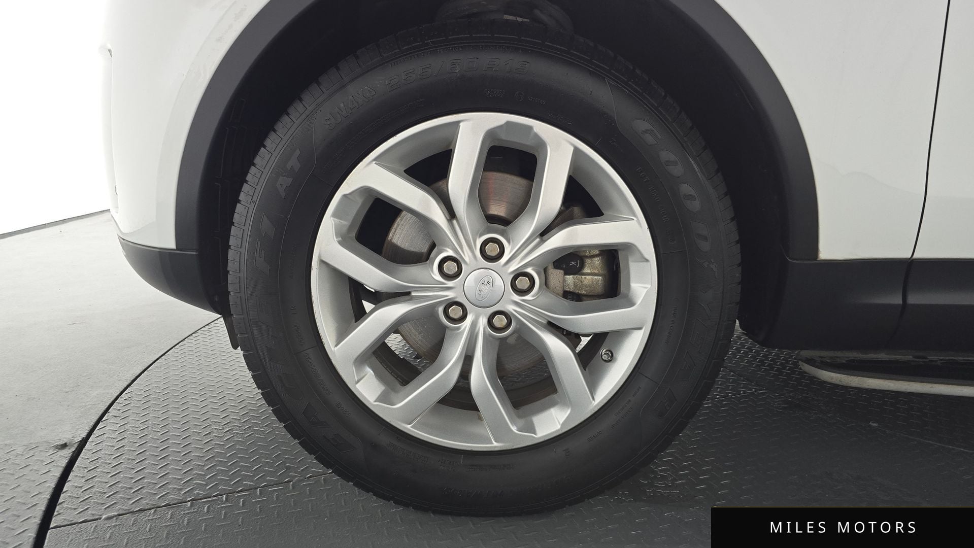 Land Rover Discovery 2018 — миниатюра 5