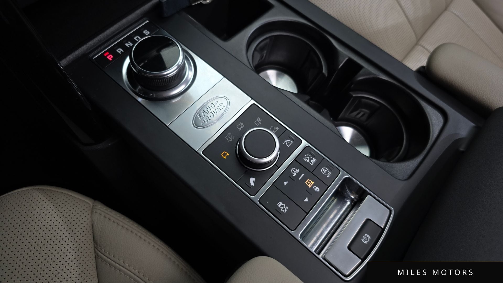 Land Rover Discovery 2018 — миниатюра 12