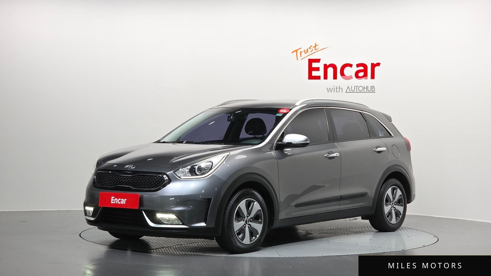 Kia Niro 2017 — фото 1 из 12