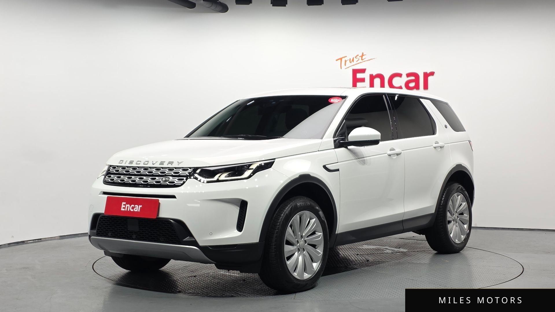 Land Rover Discovery Sport 2020 — фото 1 из 12