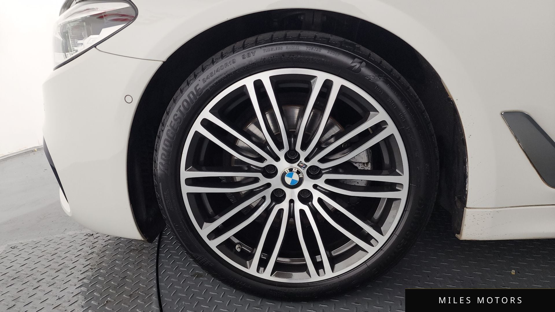 BMW 5 Series (G30) 2020 — миниатюра 5