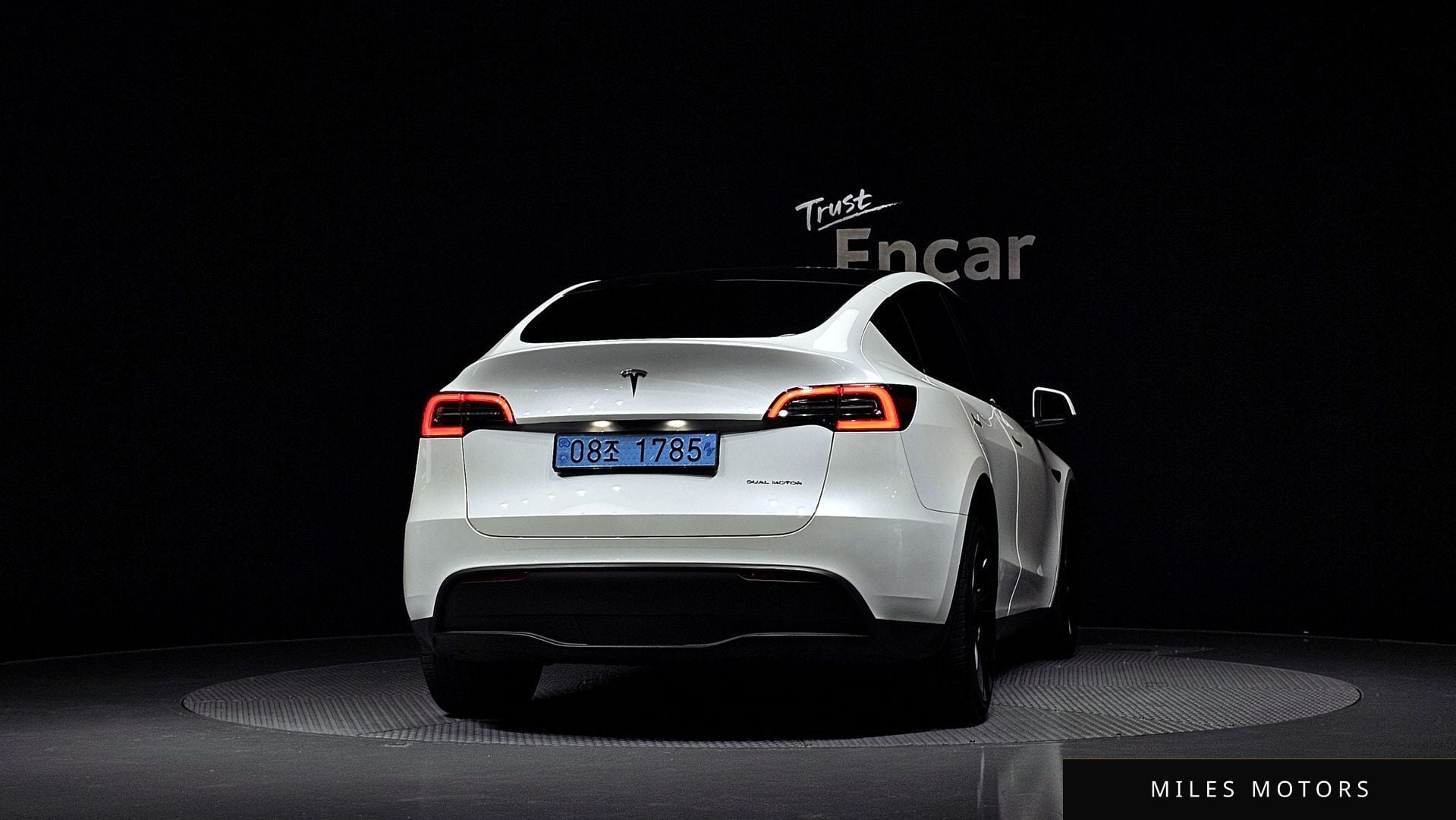 Tesla Model Y 2023 — миниатюра 4
